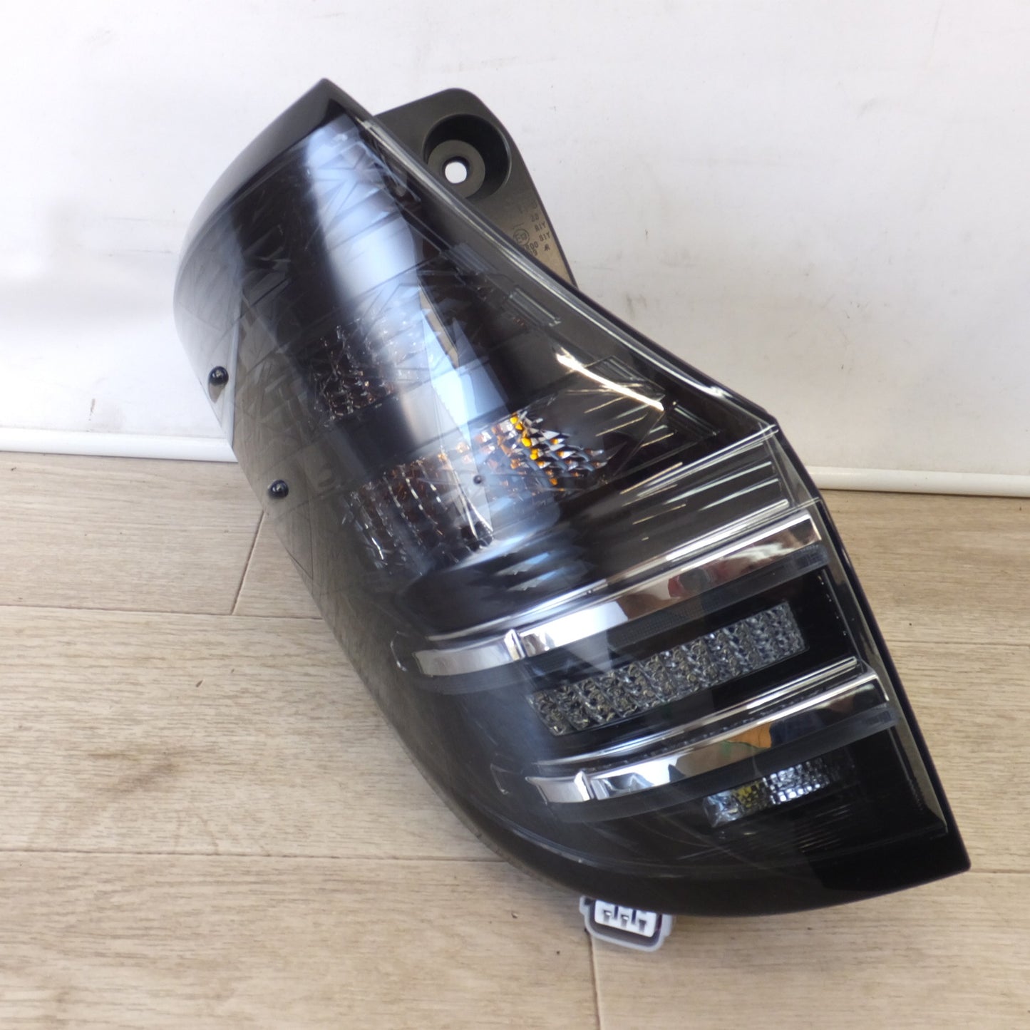 [送料無料] 美品★トヨタ TOYOTA 純正 ヴォクシー 90系 SZグレード テールライト KOITO V1-8 V1-9 4点 セット★