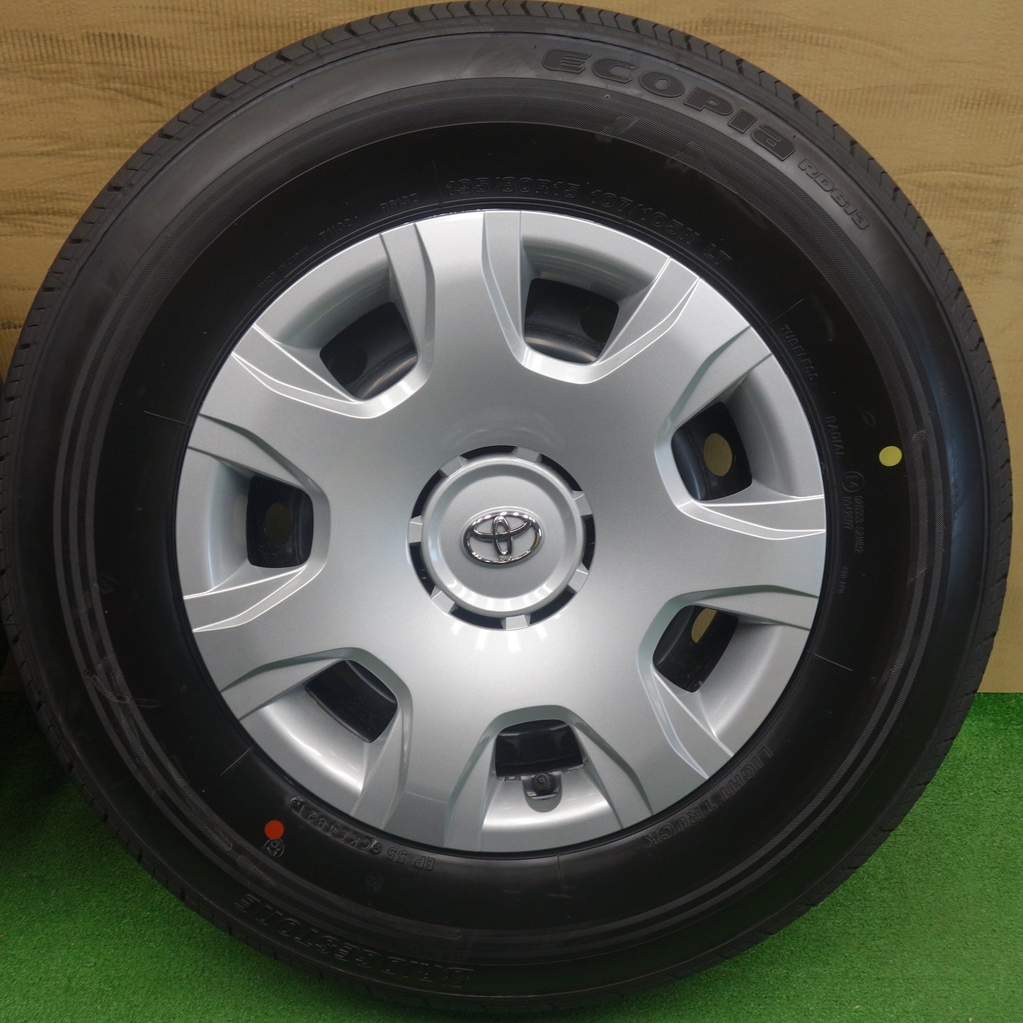 新車外し◎トヨタ 200系 ハイエース 純正 スチール 195/80R15 107/105N ブリヂストン エコピア RD613 15インチ PCD139.7/6H◎6061101KTノ