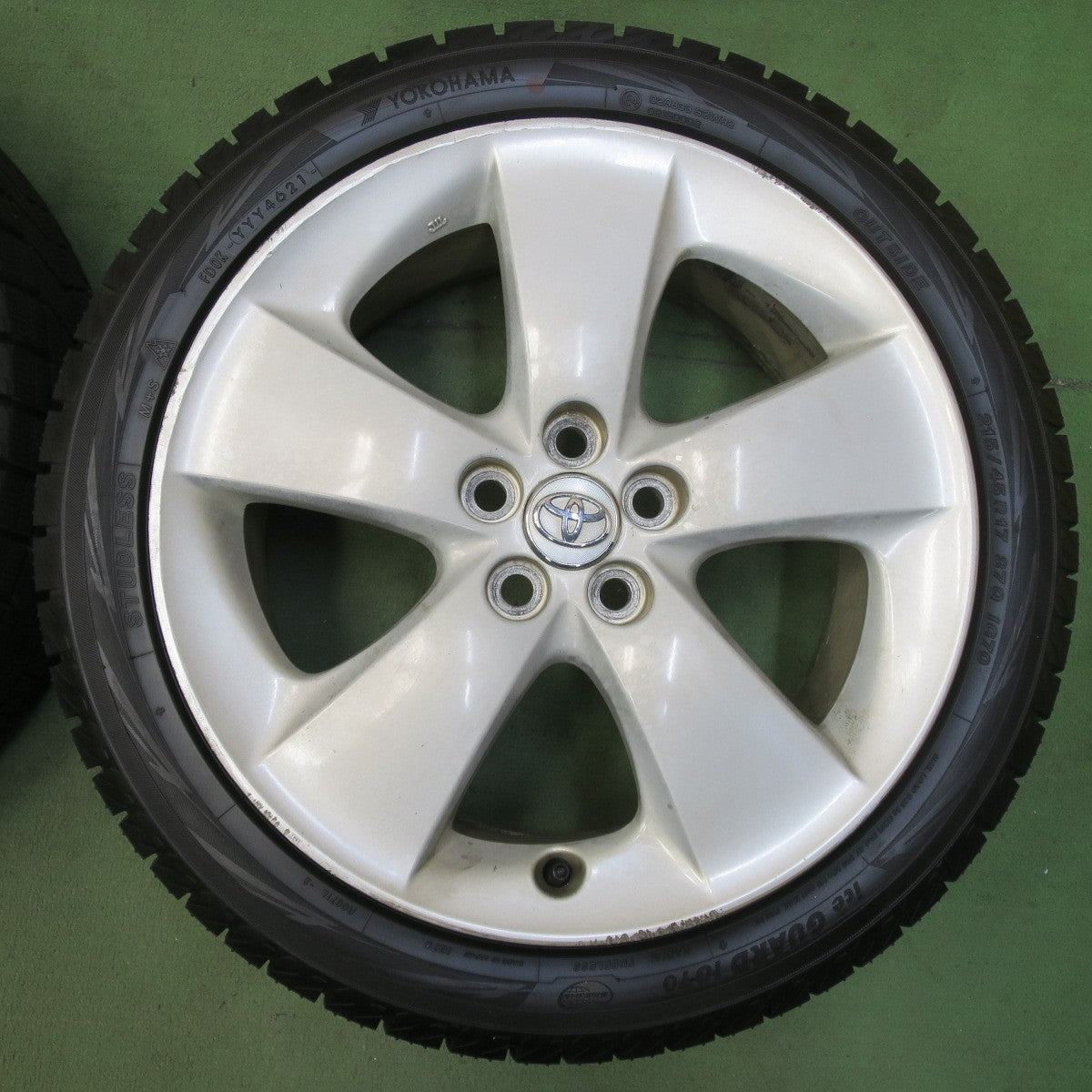 超バリ溝！21年！ほぼ10分★トヨタ 30系 プリウス S ツーリング 純正 215/45R17 スタッドレス ヨコハマ アイスガード iG70 17インチ PCD100/5H★5110803イス
