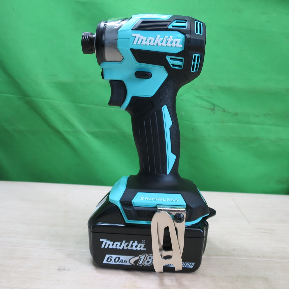 未使用！バッテリー2個☆マキタ 充電式 インパクトドライバ TD173D GXTB 限定色 電動 工具 コードレス 18V makita☆