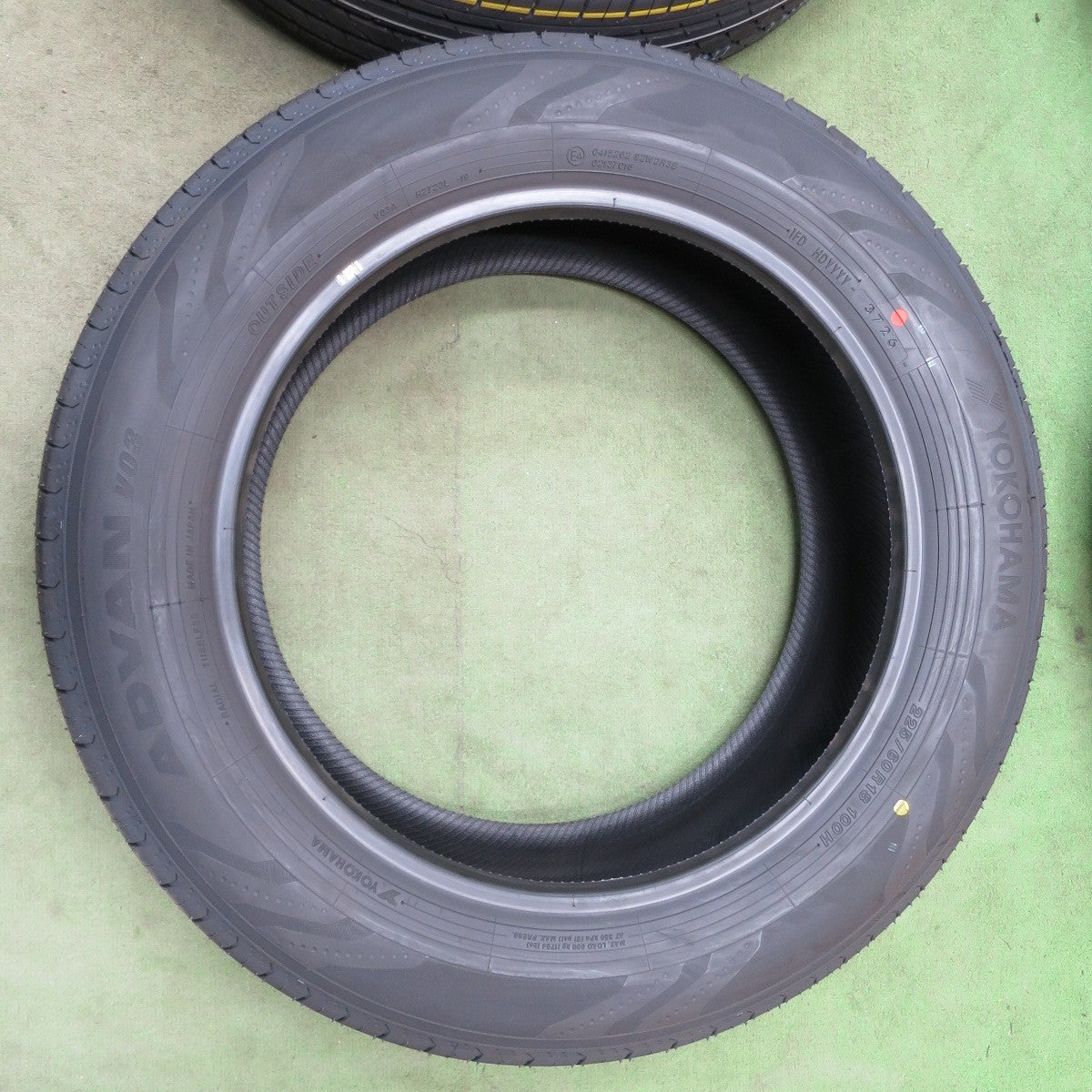 新車外し！26年◎225/60R18 ヨコハマ アドバン V03 タイヤ 18インチ 40系 アルファード ヴェルファイア ハリアー RAV4 レクサス NX 等◎6101701NGノタ