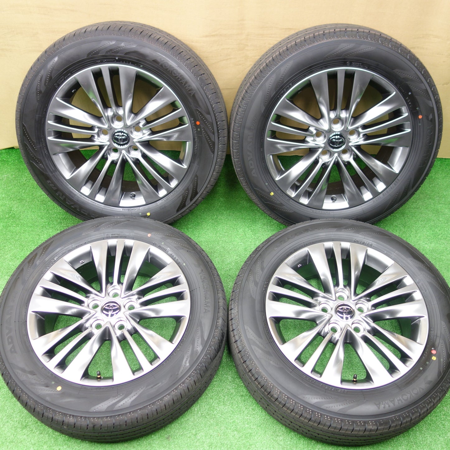 新車外し！25年★トヨタ 40系 アルファード ヴェルファイア Z 純正 225/60R18 ヨコハマ アドバン V03 18インチ PCD120/5H★5120804KTノ