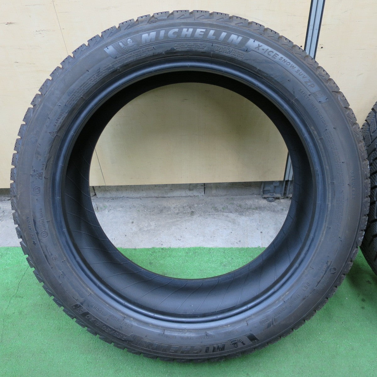 バリ溝！24年！8.5分★スタッドレス 235/50R20 ミシュラン X-ICE SNOW SUV ZP タイヤ 20インチ レクサス NX 等★6030701NGスタ