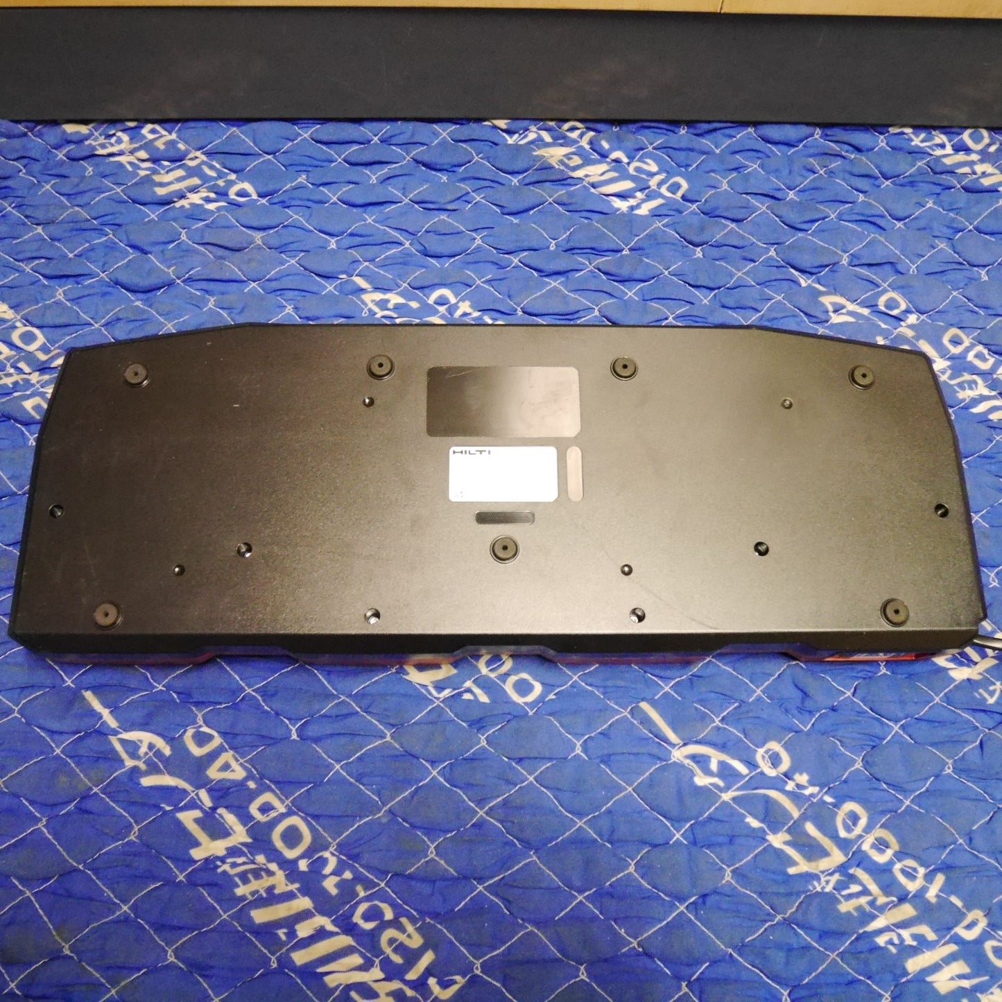 [送料無料] ☆HILTI ヒルティ マルチ チャージャー 4個口 充電器 C4/36-MC4 01 7.2V-36V 電動 工具に 100V①☆