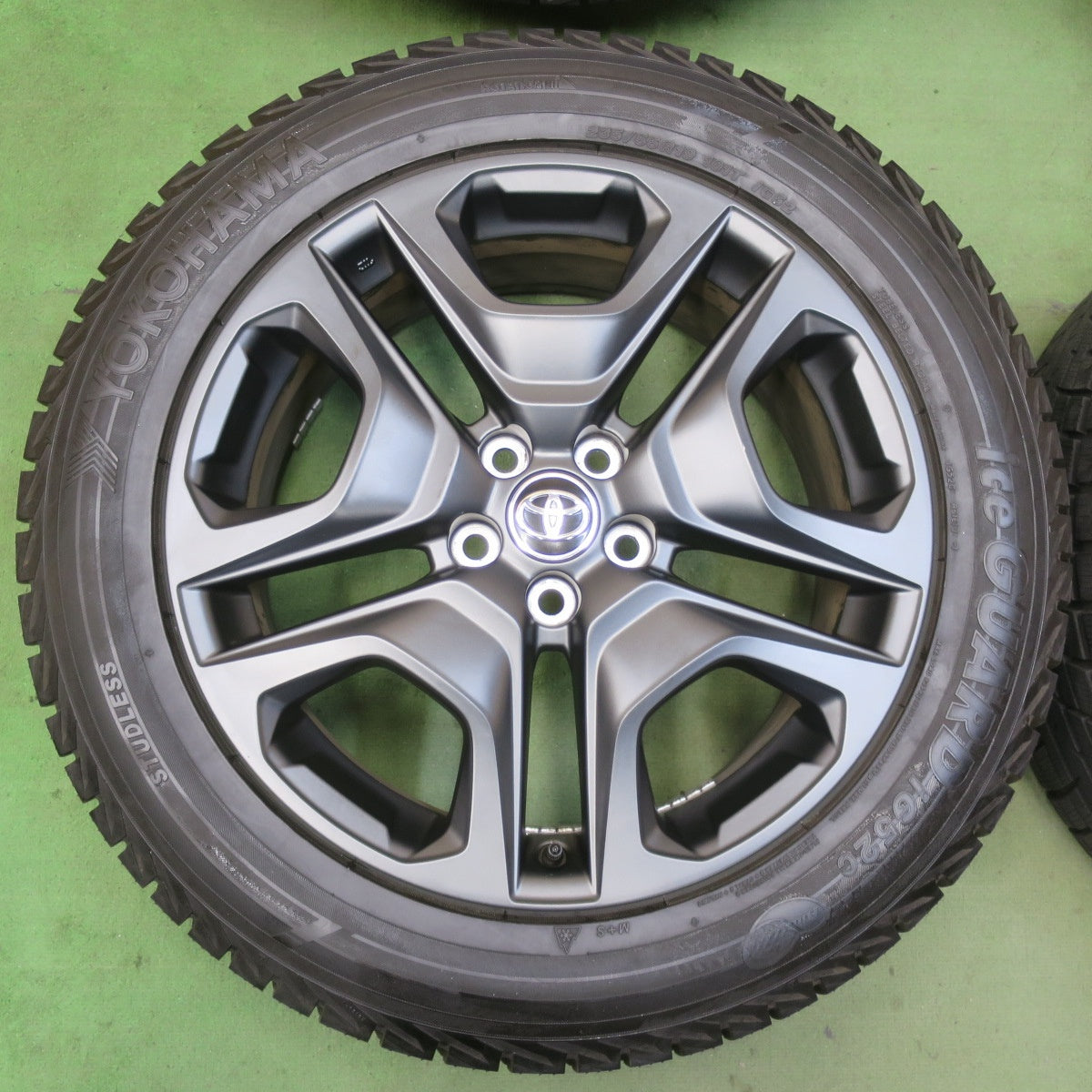 バリ溝！23年！キレイ！ほぼ10分★トヨタ RAV4 純正 235/55R19 スタッドレス ヨコハマ アイスガード iG52C 19インチ PCD114.3/5H★5112101イス