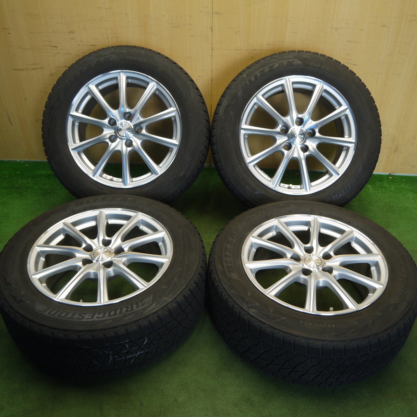 キレイ◎スタッドレス 225/60R17 ブリヂストン ブリザック DM-V2 ECO FORME エコフォルム 17インチ PCD114.3/5H◎6062309Hス