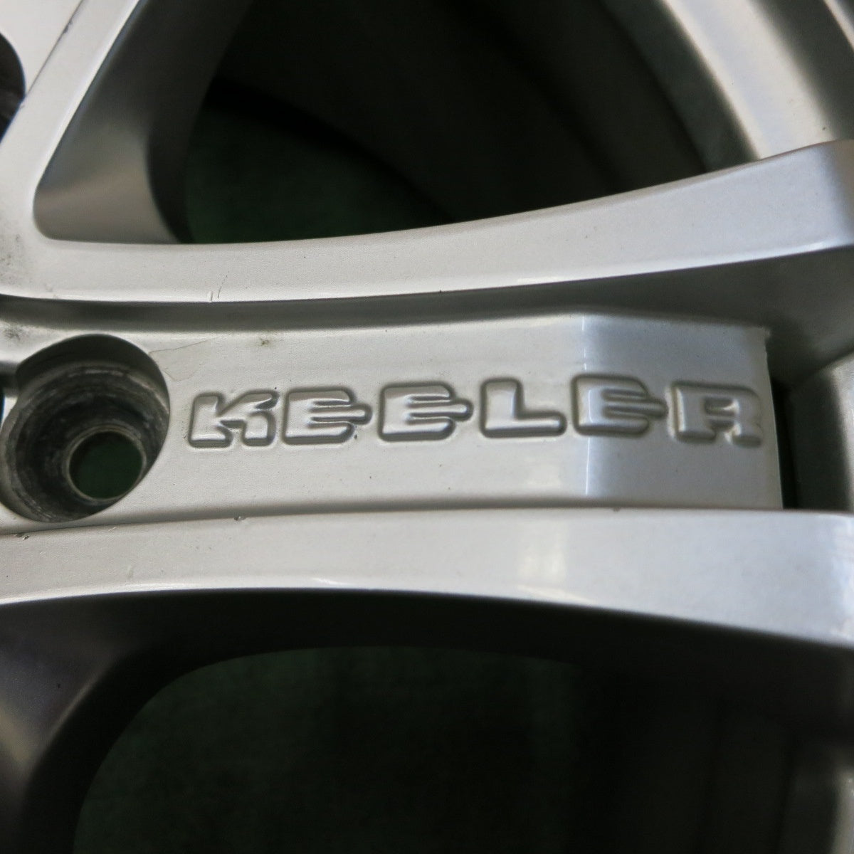 *送料無料* バリ溝！8.5分★KEELER スタッドレス 265/70R17 トーヨー オブザーブ GSi-5 キーラー 17インチ PCD139.7/6H★4050301イス