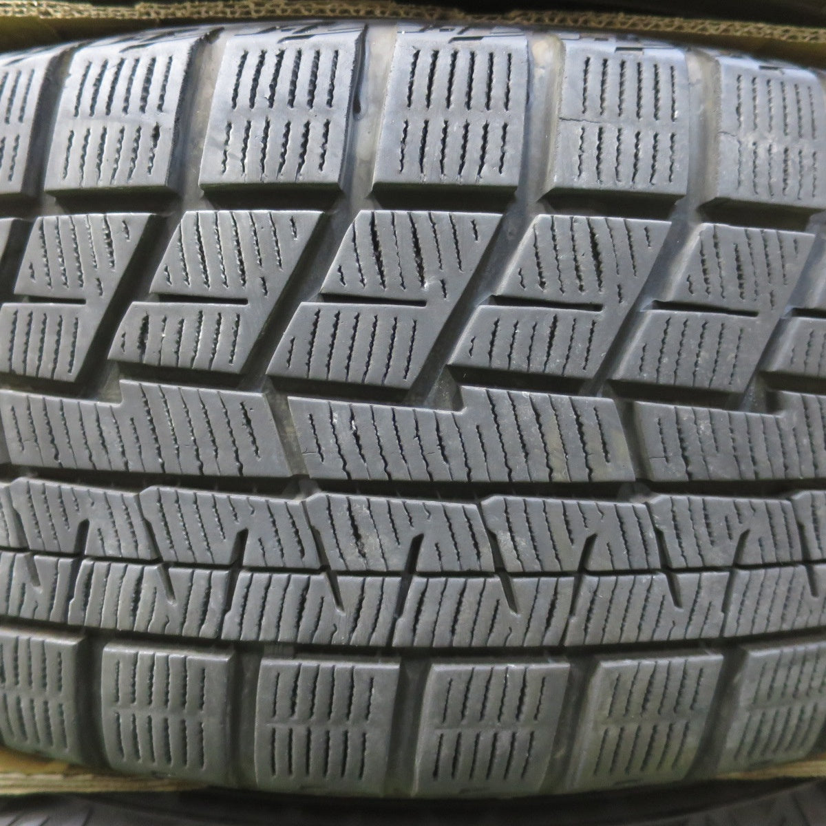 バリ溝！8.5分★プリウス 等 SPORT TECHNIC 205/45R17 スタッドレス ヨコハマ アイスガード iG60 スポーツテクニック 17インチ PCD100/5H★6032501イス