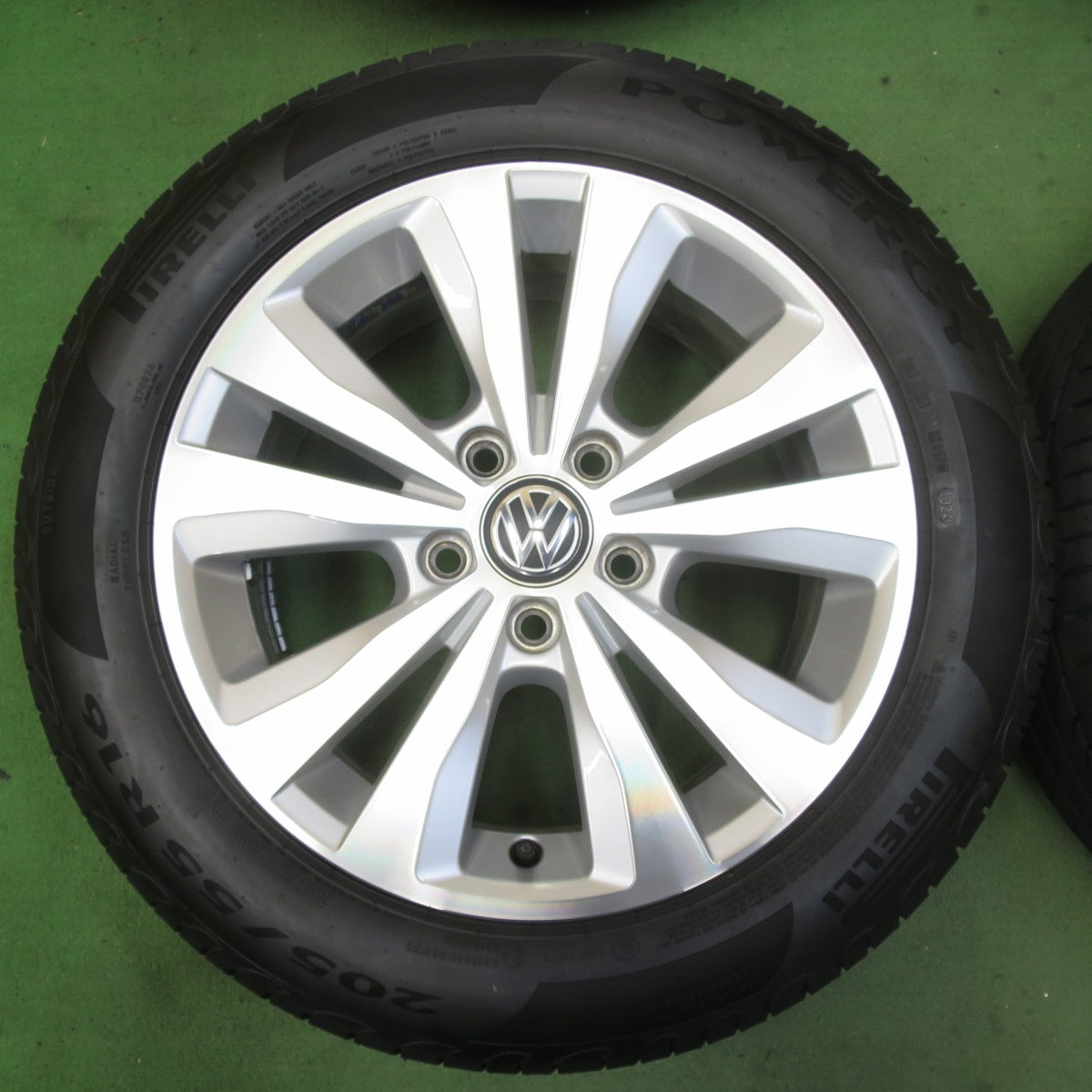 タイヤほぼ未使用！24年！キレイ★ワーゲン ゴルフ7 純正 205/55R16 ピレリ POWERGY TM 16インチ PCD112/5H★5070903イノ
