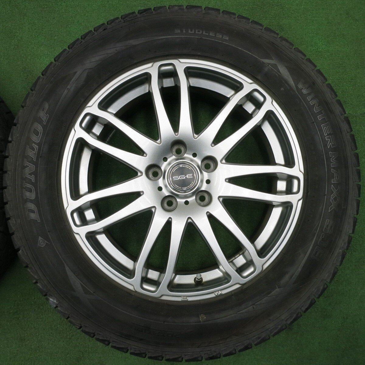 バリ溝！キレイ！9.5分★スタッドレス 225/65R17 ダンロップ ウインターマックス SJ8 SG-E 17インチ PCD114.3/5H★5012106NJス