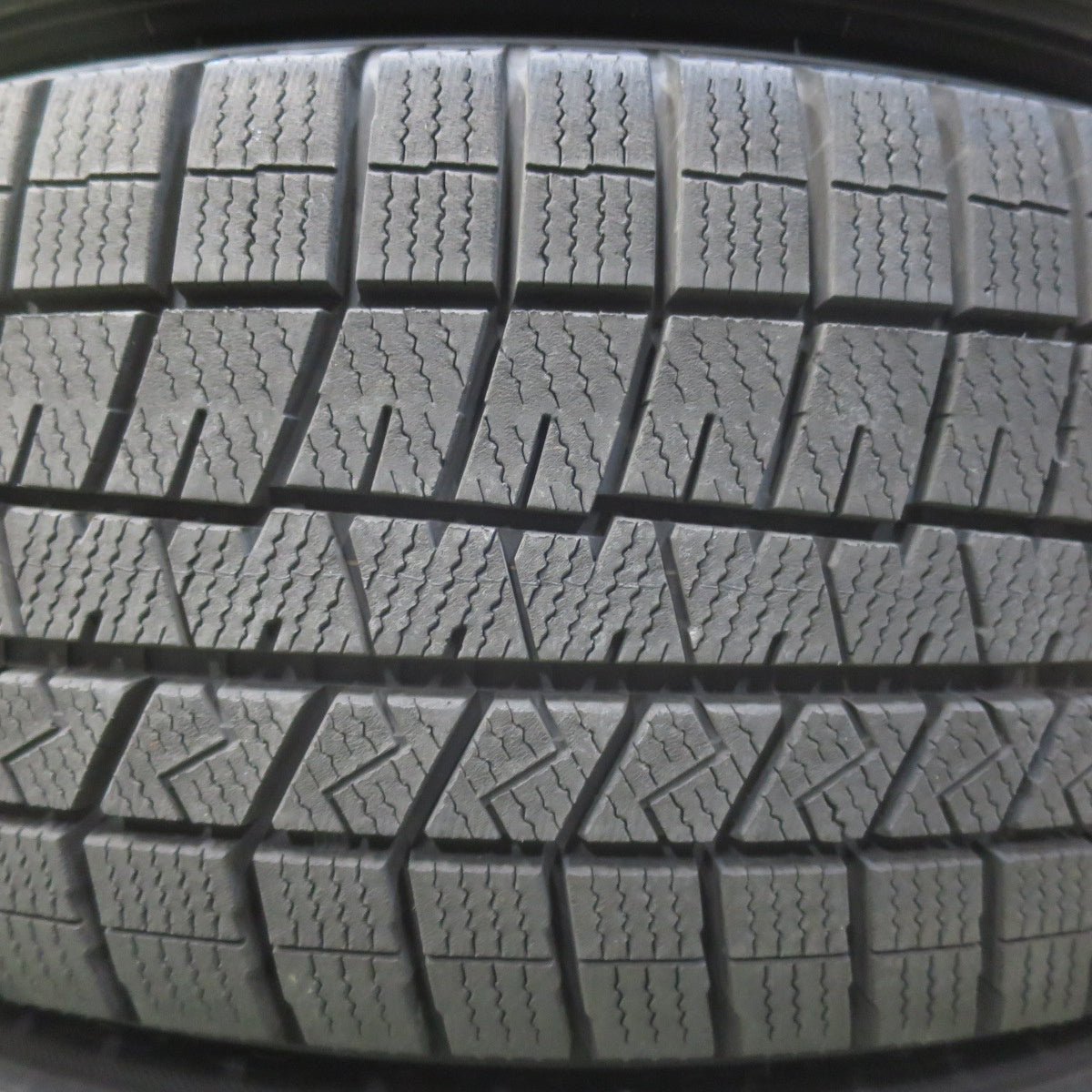 バリ溝！22年！キレイ！9.5分★スタッドレス 225/60R17 ダンロップ ウインターマックス 03 TEAD テッド 17インチ PCD114.3/5H★6010909イス