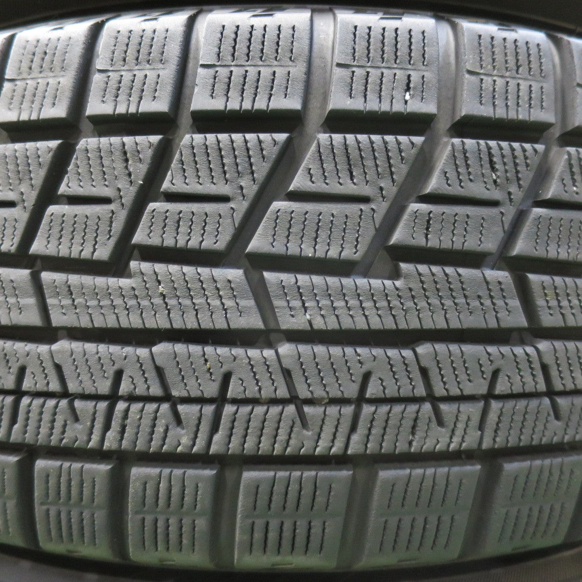 [送料無料] バリ溝！23年！9.5分★スタッドレス 215/60R16 ヨコハマ アイスガード iG60 WAREN ヴァーレン 16インチ PCD114.3/5H★4110802イス