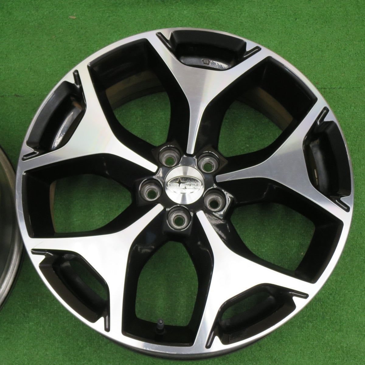キレイ★スバル SJ フォレスター 純正 ホイール 18インチ 18×7J PCD100/5H★6060703NKホ