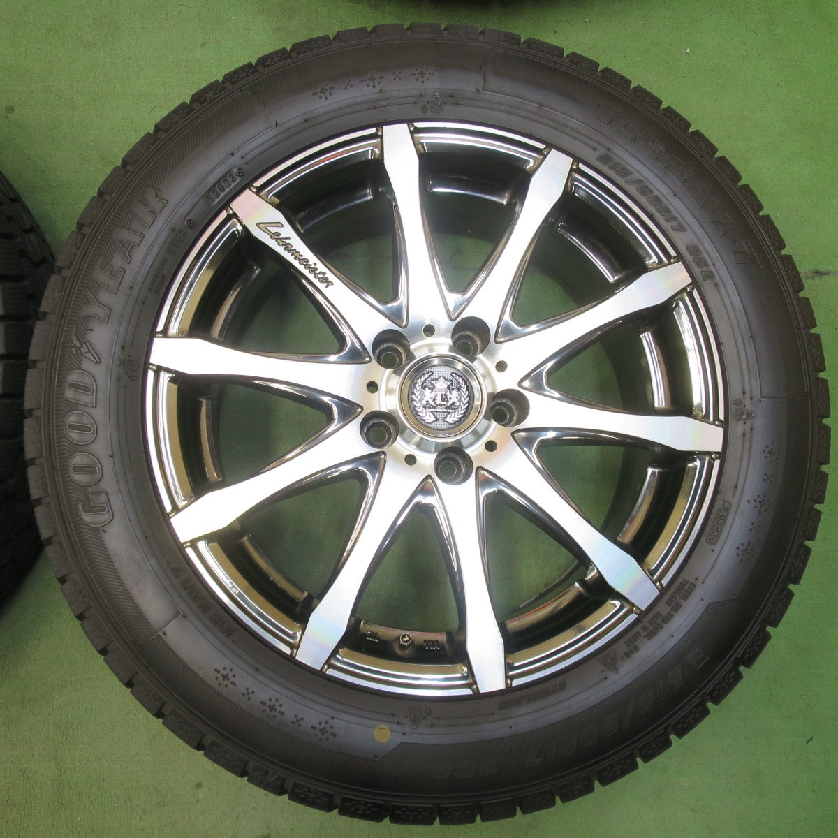 バリ溝！23年！9.5分★Lehrmeister NONINO 215/60R17 スタッドレス グッドイヤー アイスナビ7 レアマイスター ノニーノ 17インチ PCD114.3/5H★6010604イス