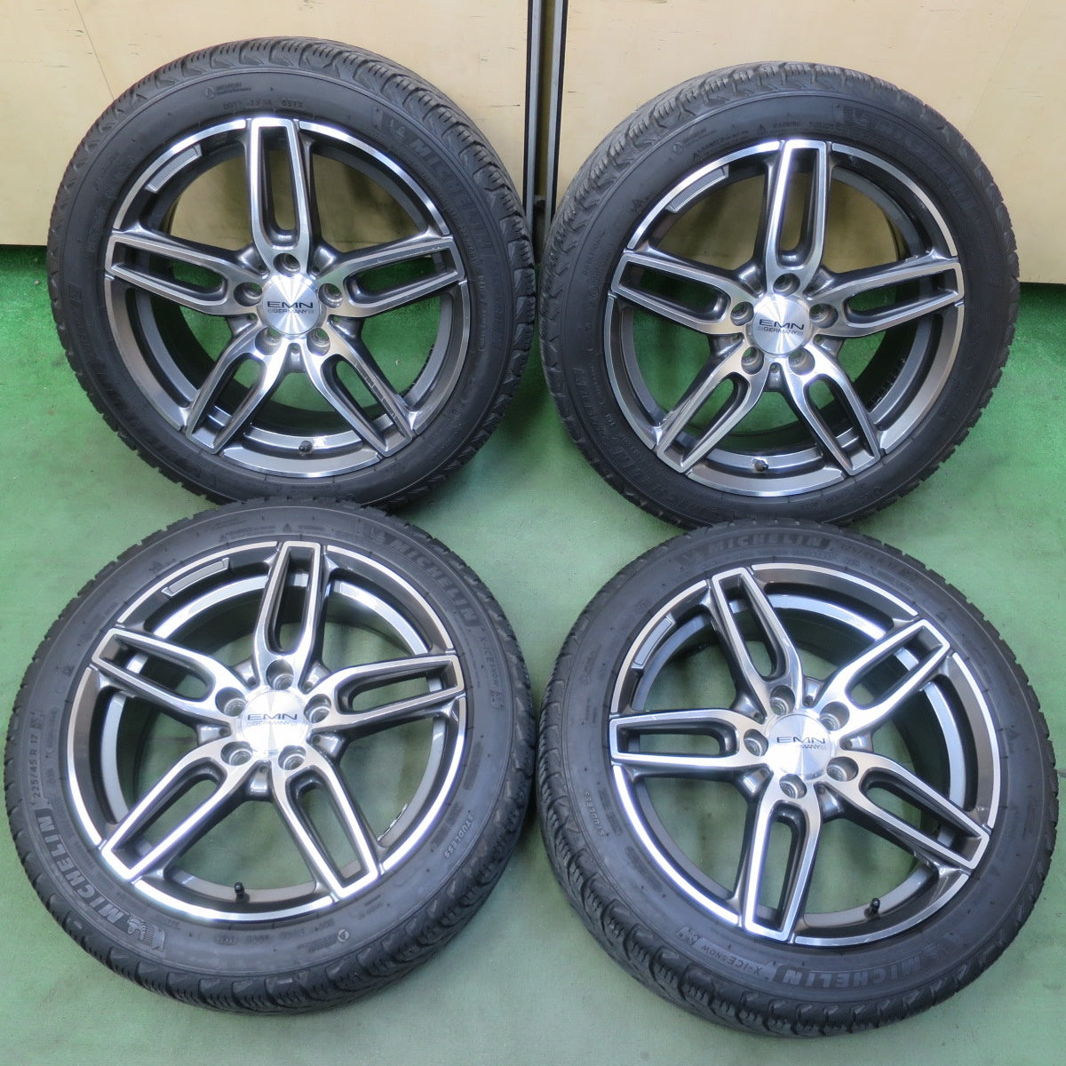 バリ溝！8.5分◎ベンツ 等 EMN GERMANY 225/45R17 スタッドレス ミシュラン X-ICE SNOW 17インチ PCD112/5H◎6072008イス