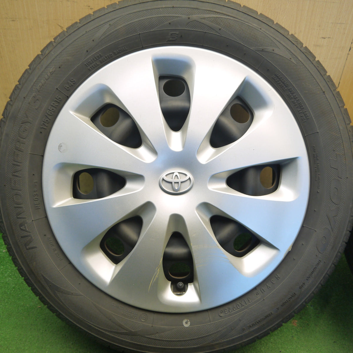 バリ溝！23年！9分◎トヨタ NHP10 アクア 純正 スチール 175/65R15 トーヨー ナノエナジー3 プラス 15インチ PCD100/4H◎6083106Hノ