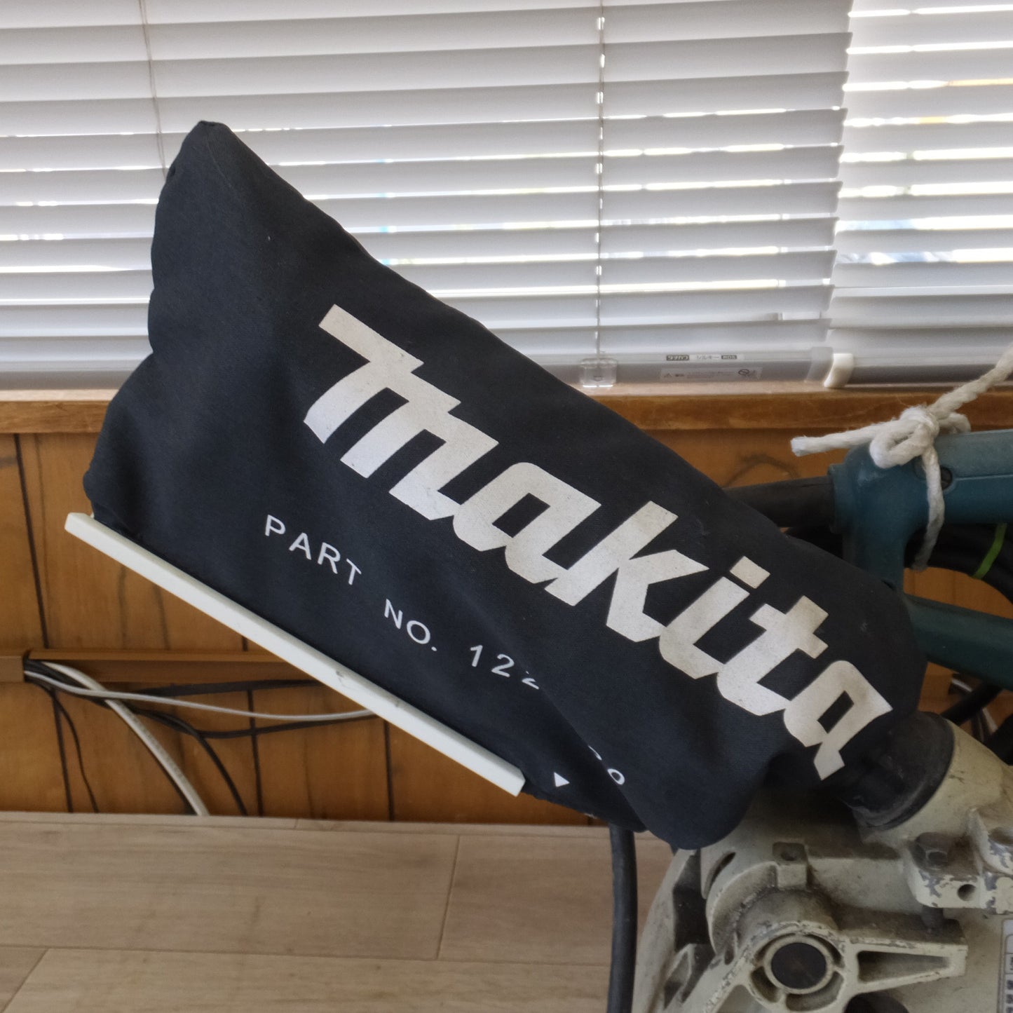 [送料無料] ★マキタ makita 8型卓上マルノコ LS0830　210～216mm　100V 11A 50-60Hz 1050W 4000/min　木工用 超硬丸ノコ★