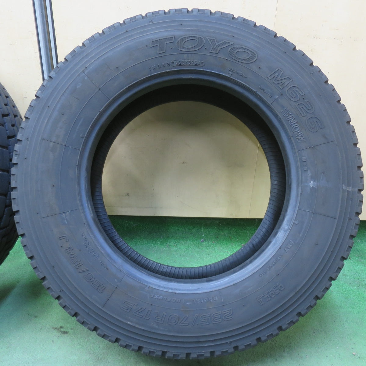 バリ溝！24年！9分★トラック 高荷重 トレーラー 等 タイヤ 235/70R17.5 136/134J トーヨー M626 オールシーズン ミックス 17.5インチ★6072905イスタ