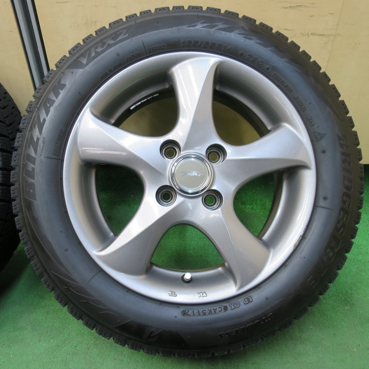 キレイ★スタッドレス 165/65R14 ブリヂストン ブリザック VRX2 TOPRUN トップラン 14インチ PCD100/4H★5012408イス