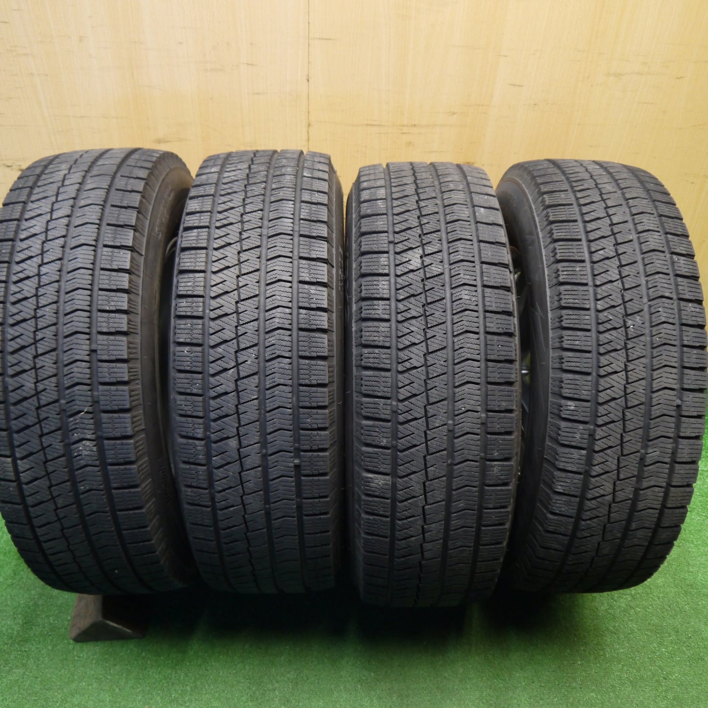 バリ溝！キレイ！8.5分★スタッドレス 215/70R15 ブリヂストン ブリザック VRX2 BALMINUM バルミナ 15インチ PCD114.3/5H★5111402Hス