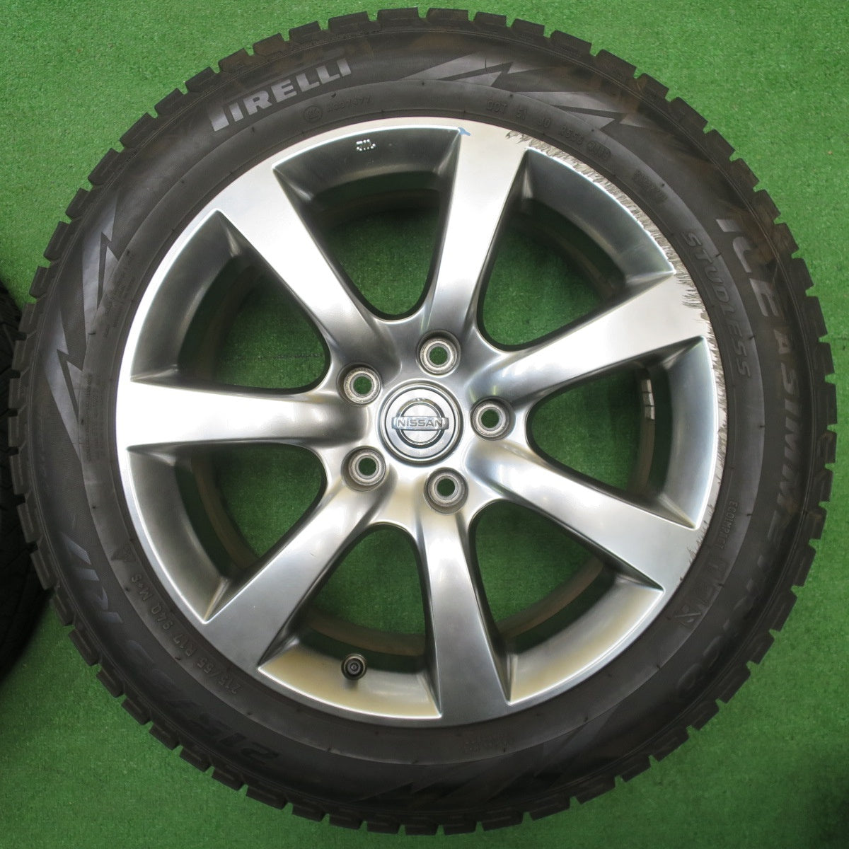 バリ溝！8.5分★日産 V35 スカイライン 純正 215/55R17 スタッドレス ピレリ アイスアシンメトリコ 17インチ PCD114.3/5H★5122504NJス