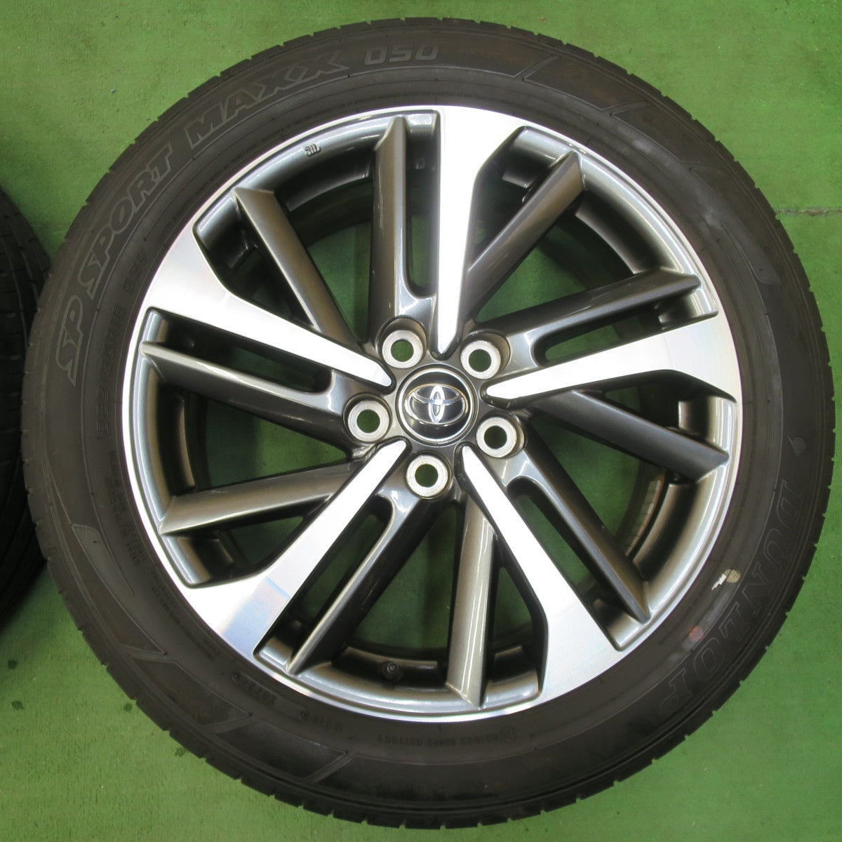 [送料無料] バリ溝！24年！キレイ！9.5分★トヨタ カローラ クロス Z 純正 225/50R18 ダンロップ SPスポーツマックス 050 18インチ PCD114.3/5H★5012001イノ