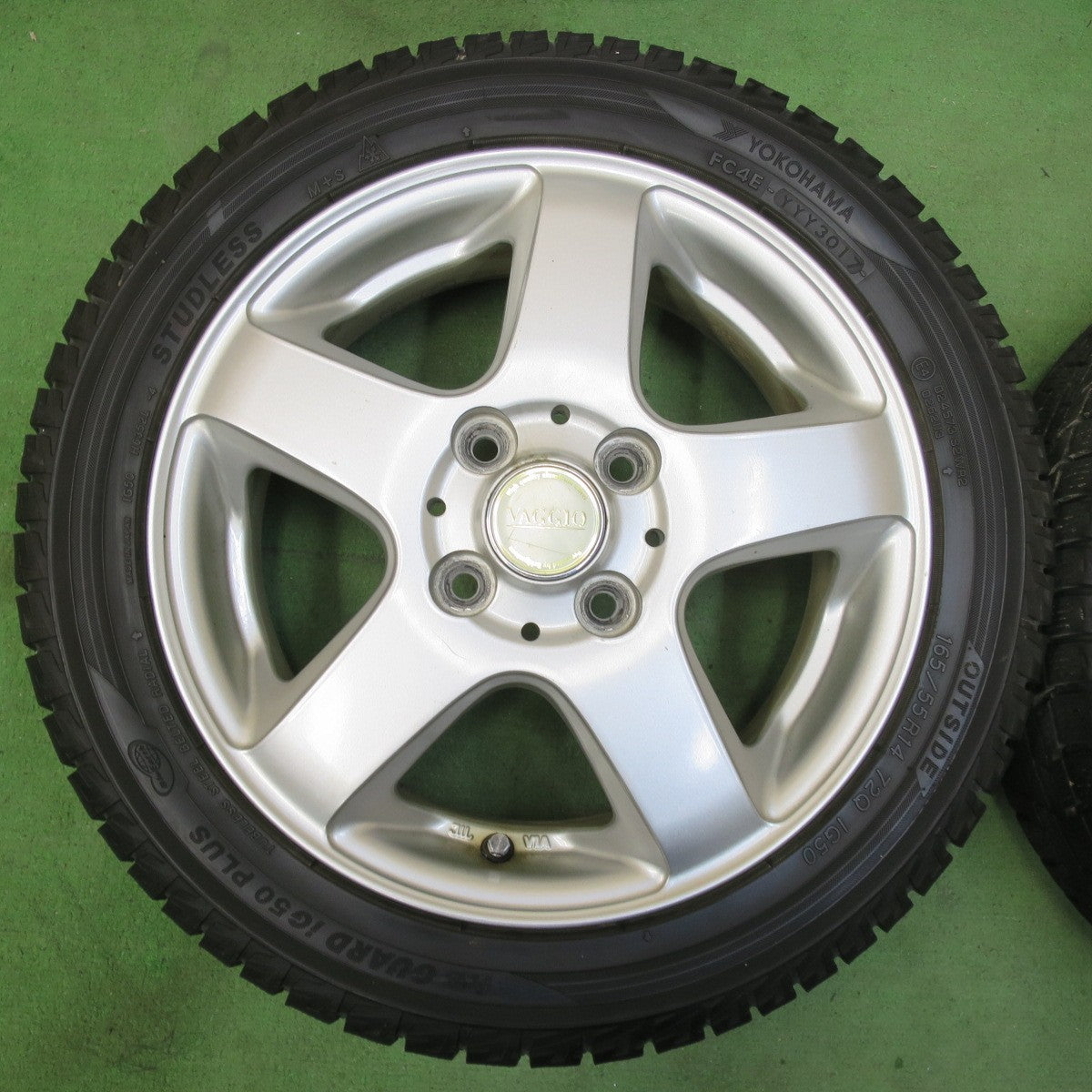 [送料無料] バリ溝！8.5分★スタッドレス 165/55R14 ヨコハマ アイスガード iG50 プラス VAGGIO 14インチ 軽自動車 ワゴンR ムーヴ 等 PCD100/4H★5033102イス