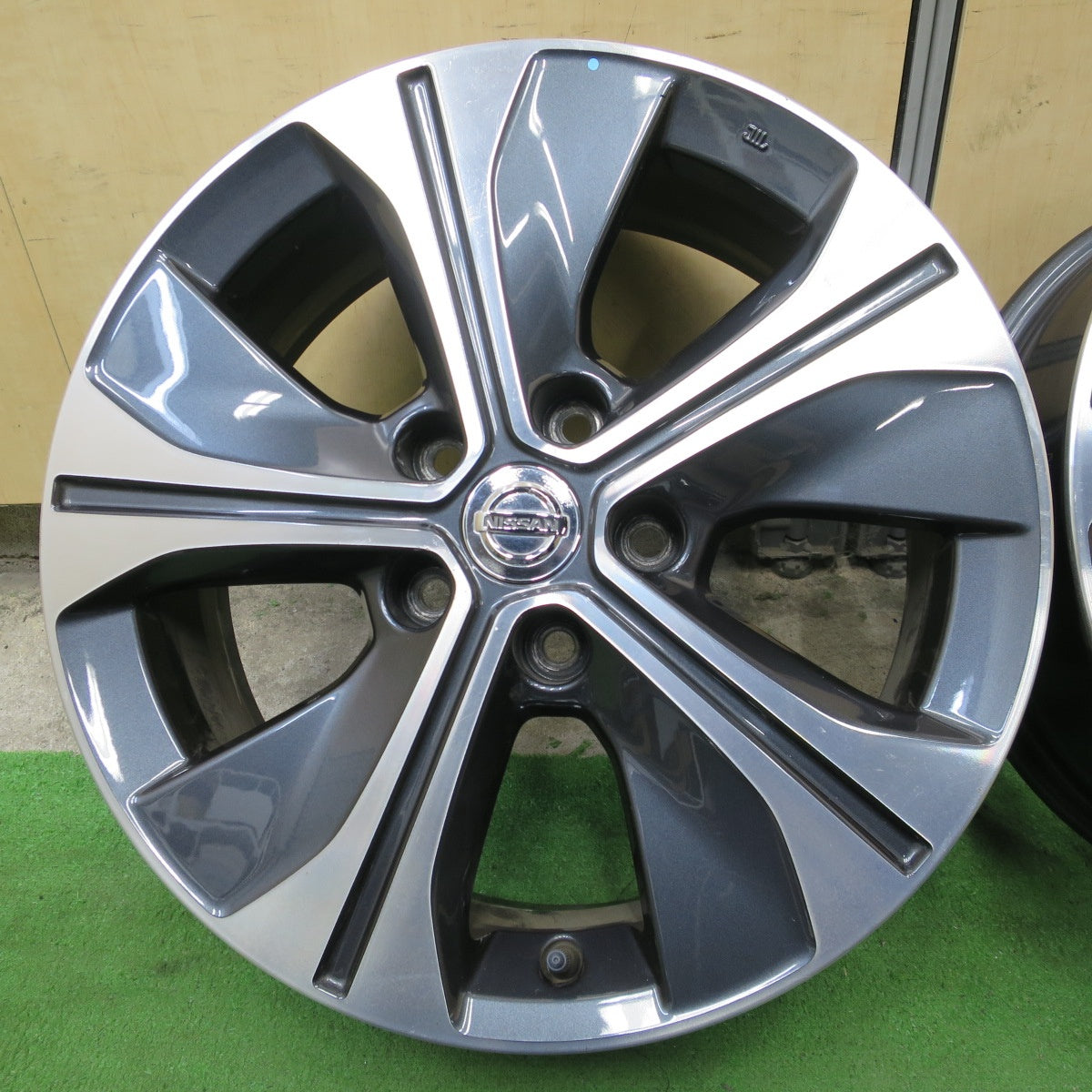 4本価格★日産 ZE1 リーフ キックス 等 純正 ホイール 17インチ 17×6.5J PCD114.3/5H★6050804NGホ