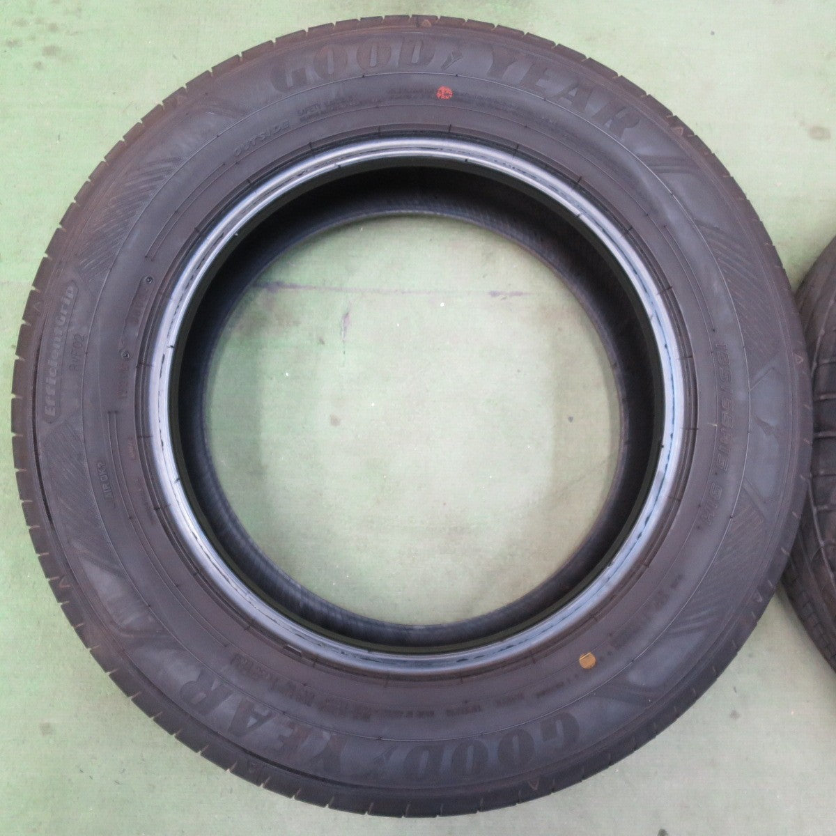バリ溝！24年！8.5分★195/65R15 グッドイヤー EfficientGrip RVF02 エフィシエントグリップ 15インチ タイヤ ノア ステップワゴン プリウス セレナ ヴォクシー 等★6032706イノタ