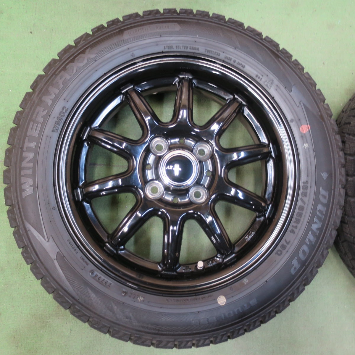 ほぼ未使用！24年！キレイ★スタッドレス 165/65R14 ダンロップ ウインターマックス WM02 AZ sports AZスポーツ 14インチ ソリオ ハスラー 等 PCD100/4H★6042003イス
