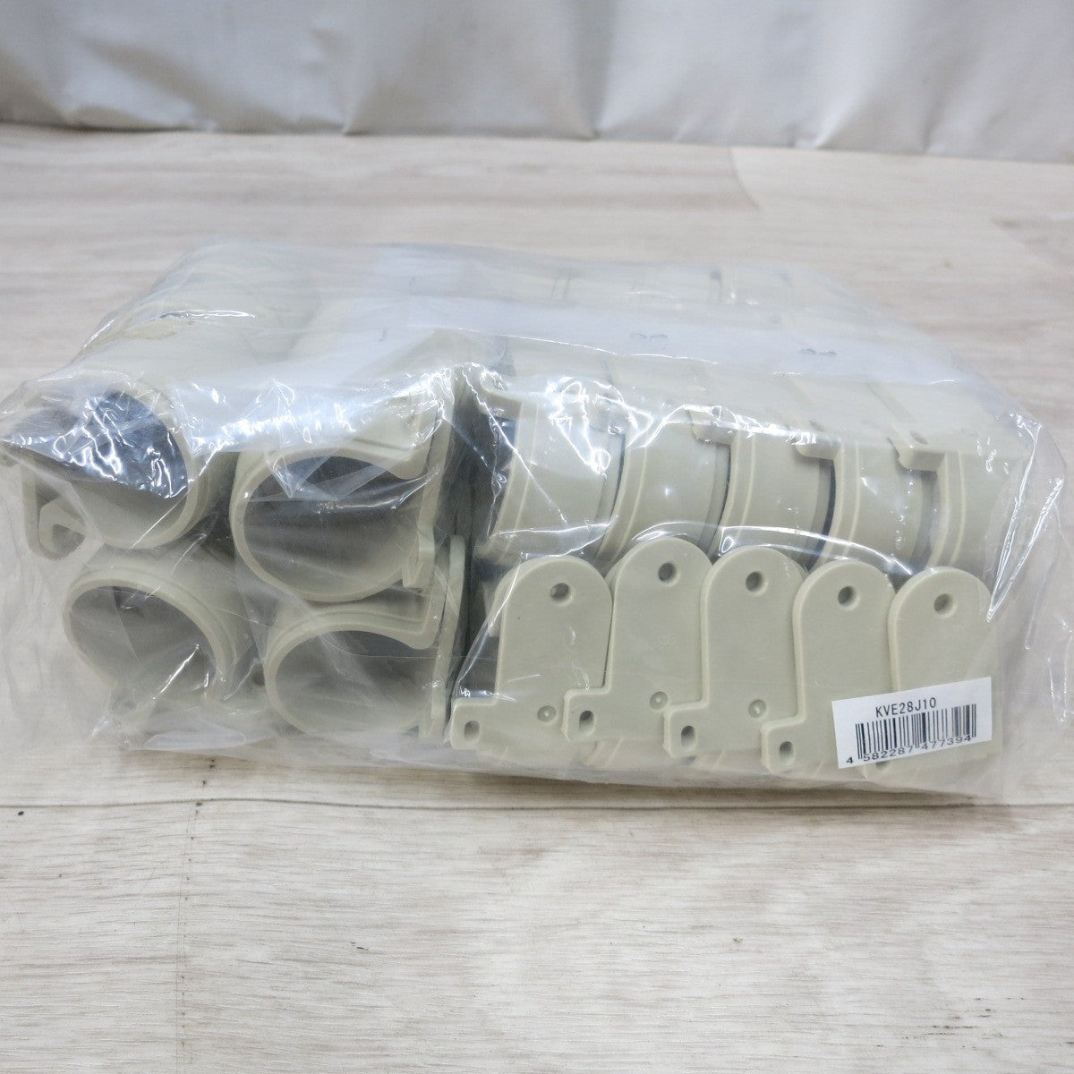 [送料無料] 未使用!まとめ売り◆未来工業 VE片 サドル 適合 VE管28 ベージュ KVE28J10 50個入×3袋◆