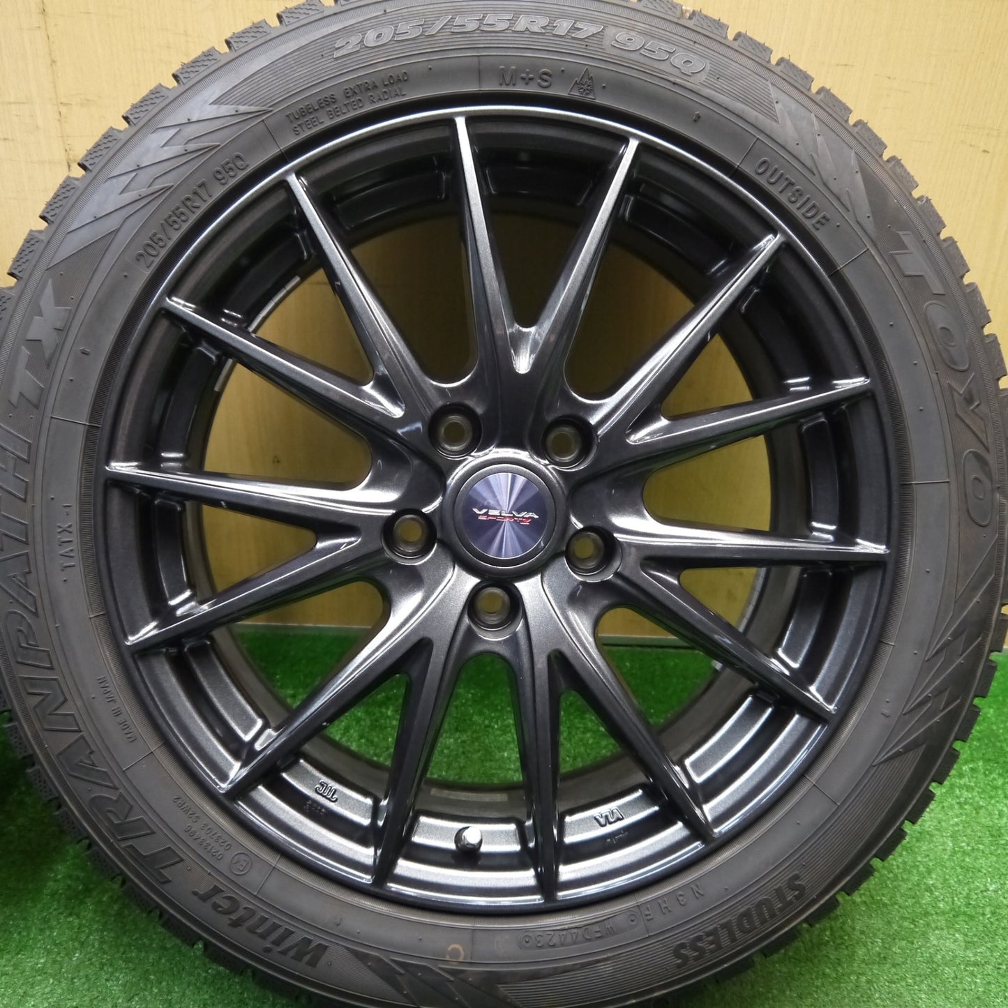 ほぼ未使用！23年！キレイ★スタッドレス 205/55R17 トーヨー ウインター トランパス TX VELVA SPORTZ ヴェルヴァ 17インチ PCD114.3/5H★5120209Hス