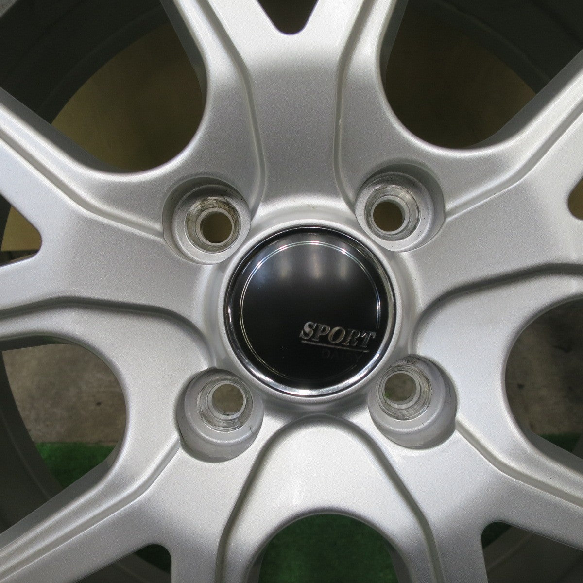バリ溝！23年！キレイ！9.5分以上★スタッドレス 195/65R16 ピレリ アイスゼロ アシンメトリコ SPORT DAISY スポルト デイジー 16インチ PCD100/4H★5062302TTス