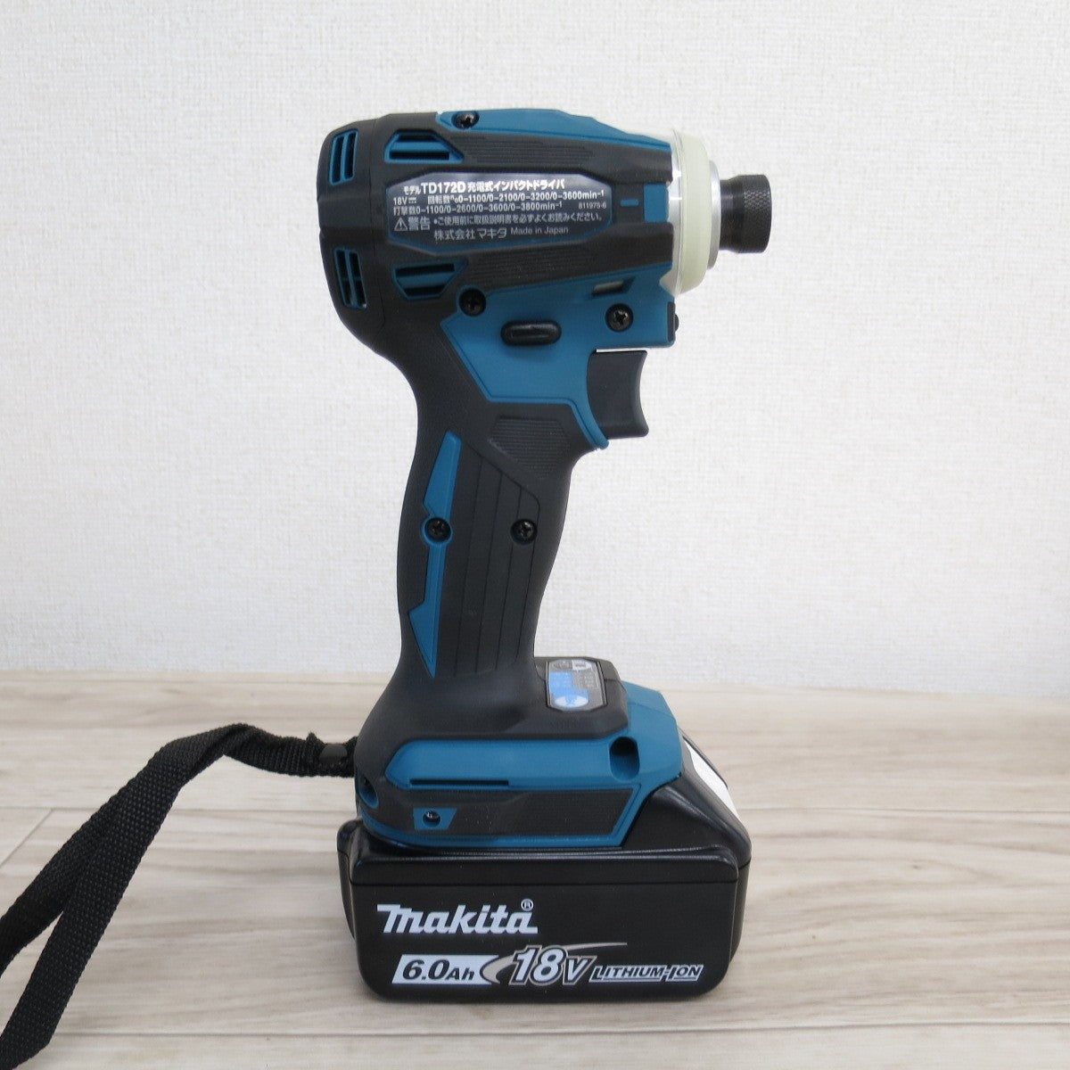 [送料無料] キレイ◇マキタ 充電式 インパクトドライバ TD172D 電動 工具 充電器 DC18RF バッテリ BL1860B◇