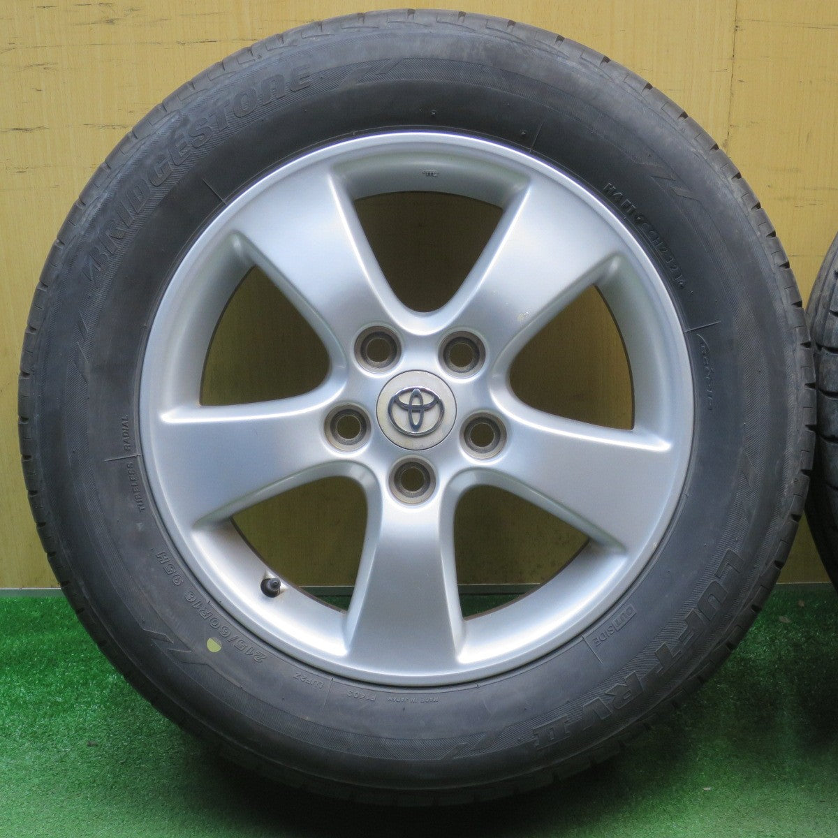 バリ溝！9分★トヨタ 30系 エスティマ 純正 215/60R16 ブリヂストン LUFT RV2 16インチ PCD114.3/5H★6032408NJノ