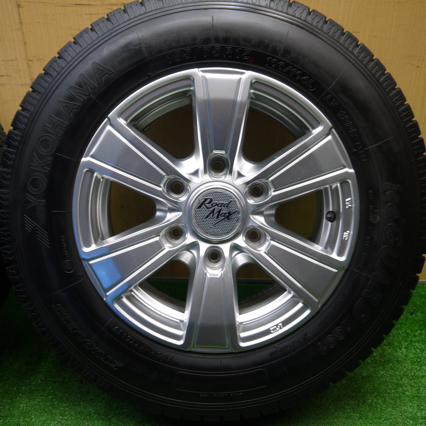 バリ溝！キレイ！9.5分★スタッドレス 185/75R15 106/104L 12PR ヨコハマ アイスガード iG91 Road Max MiD ロードマックス 15インチ PCD139.7/6H★5110413Hス