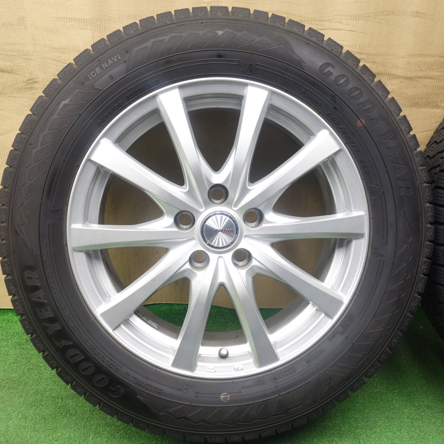 バリ溝！22年！キレイ！9分★スタッドレス 225/60R17 グッドイヤー アイスナビ8 ravrion RS01 ラブリオン 17インチ PCD114.3/5H★6021501KTス