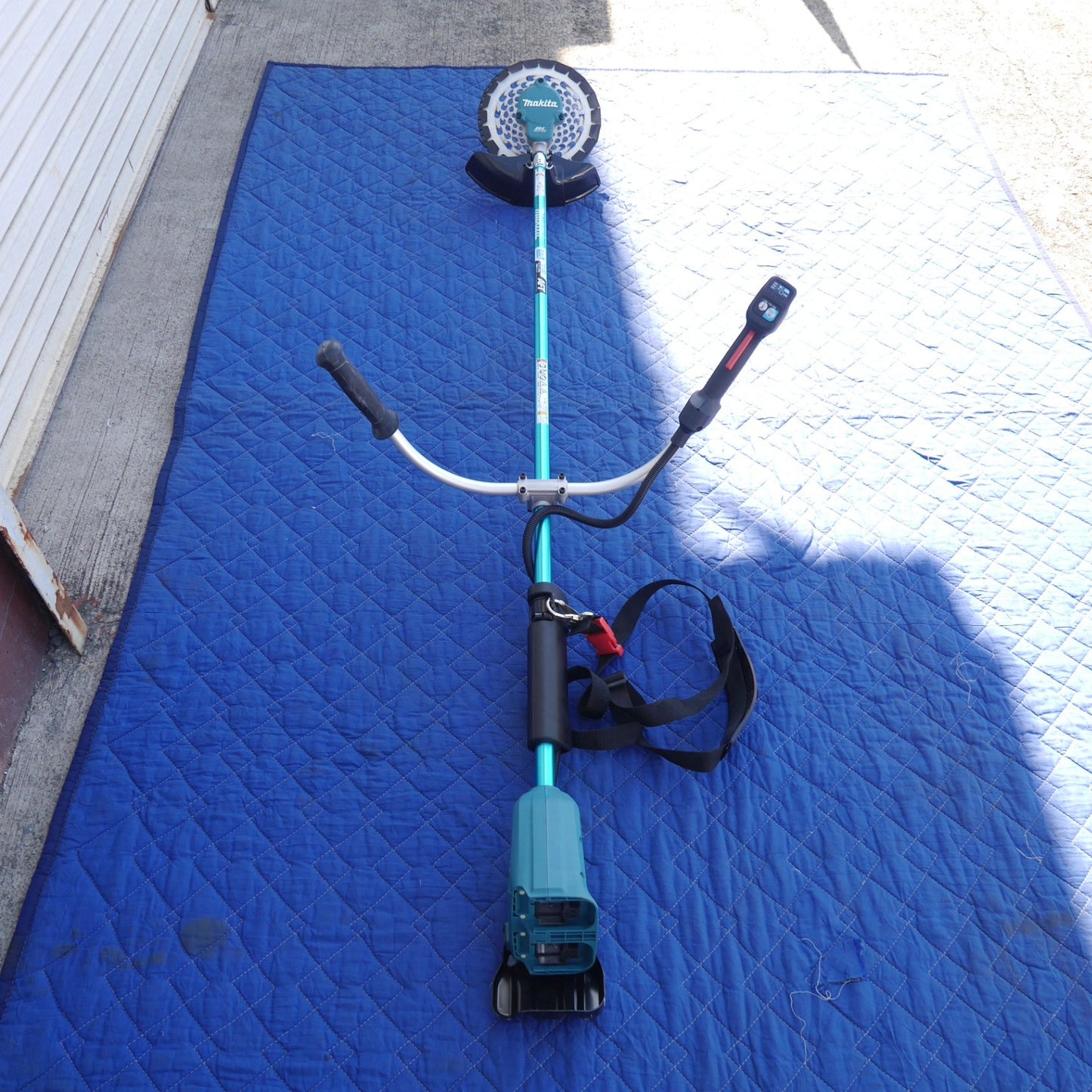 【岐阜発 直接引取限定】☆マキタ 充電式 草刈機 MUR368UD 草刈り機 刈り払い機 刈払機 ガーデニング 園芸 造園 等☆