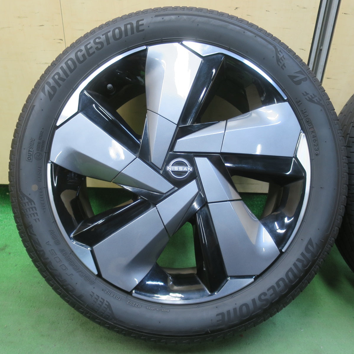バリ溝！23年！キレイ！9.5分以上★日産 E13 ノート オーラ 純正 205/50R17 ブリヂストン トランザ T005A 17インチ PCD100/4H★6042704イノ
