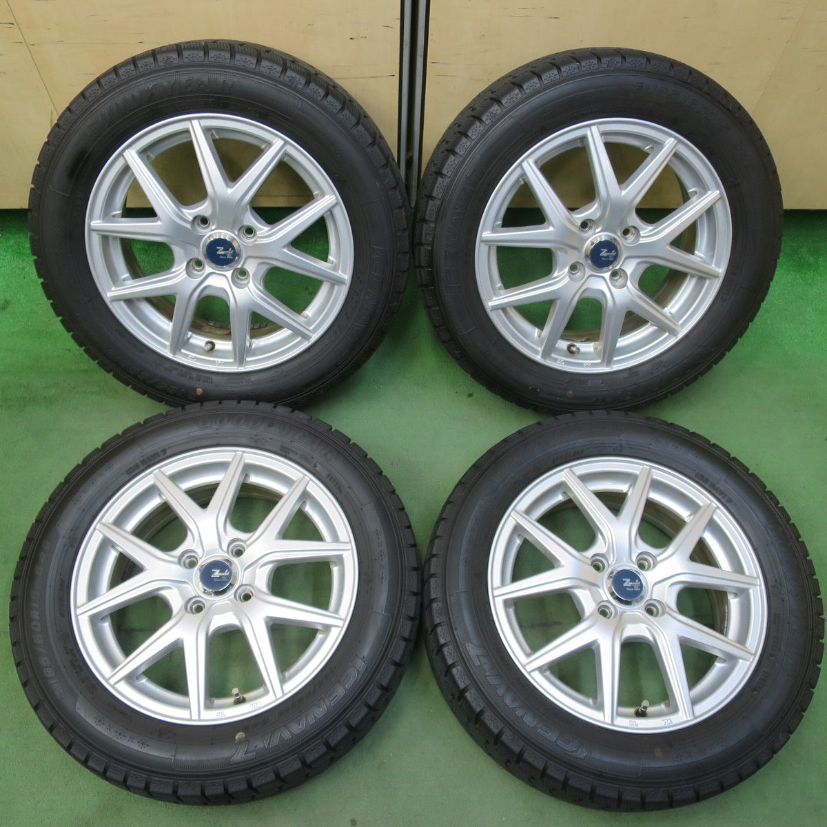 バリ溝！22年！キレイ！9.5分★スタッドレス 185/60R15 グッドイヤー アイスナビ7 Zmeist M5 15インチ PCD100/4H★5111406イス