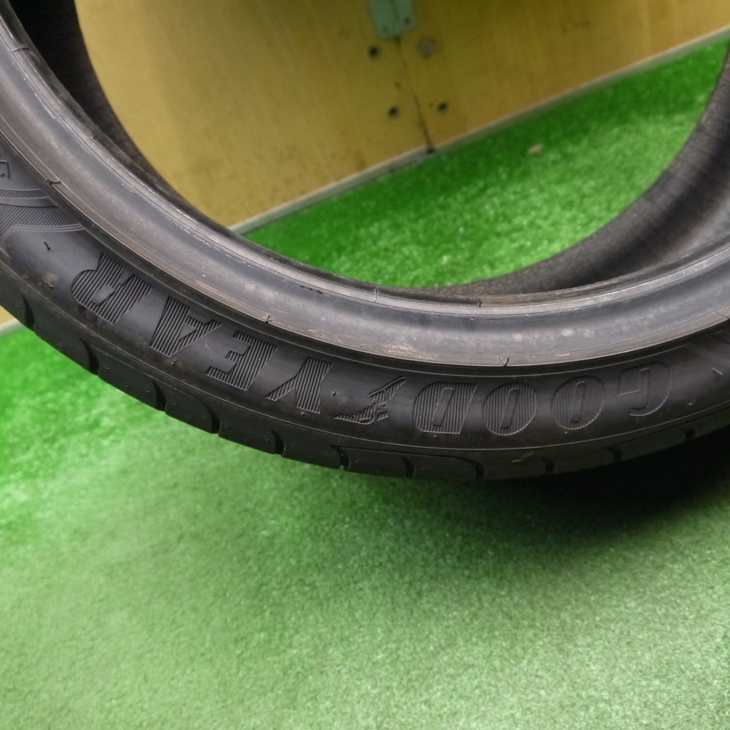 バリ溝！24年！9.5分！1本★235/40R18 グッドイヤー イーグル F1 アシメトリック2 タイヤ 18インチ シビック ベンツ E C クラス ボルボ S60 等★5121606Hノタ