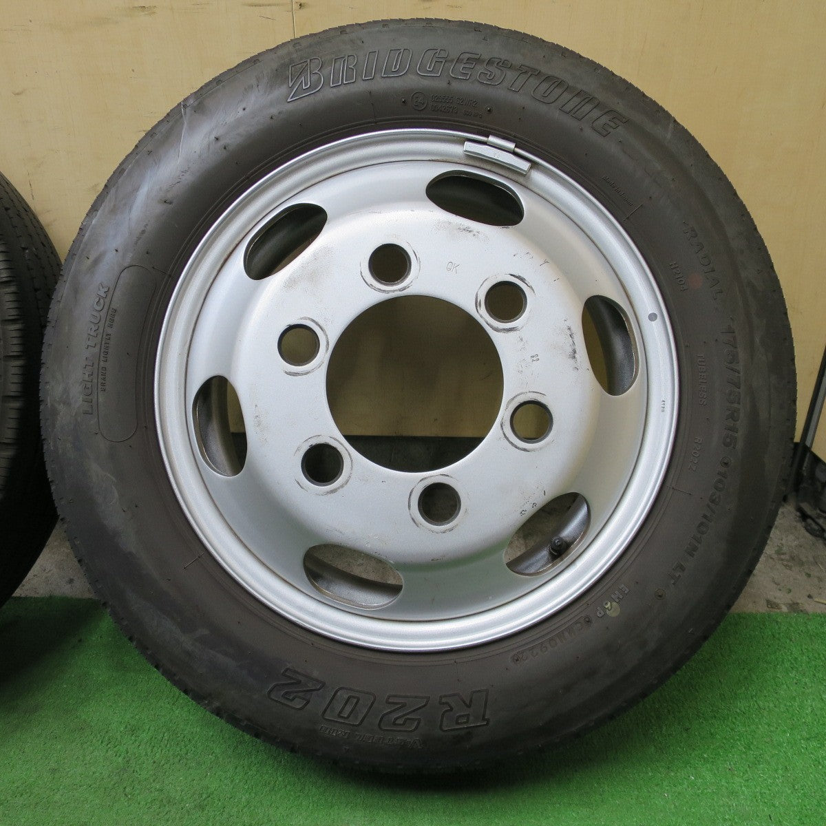 バリ溝！22年！8.5分！6本★トラック 175/75R15 103/101N ブリヂストン R202 スチール ホイール 15インチ PCD184.15/6H★6041501ナノ