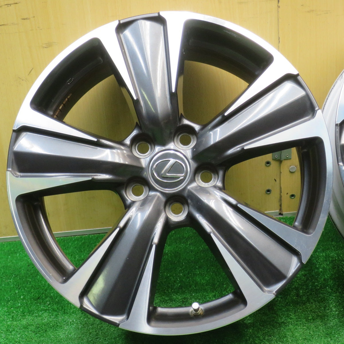 センサー付！キレイ★レクサス UX バージョンL 純正 ホイール 18インチ 18×7J PCD114.3/5H★5102401NJホ