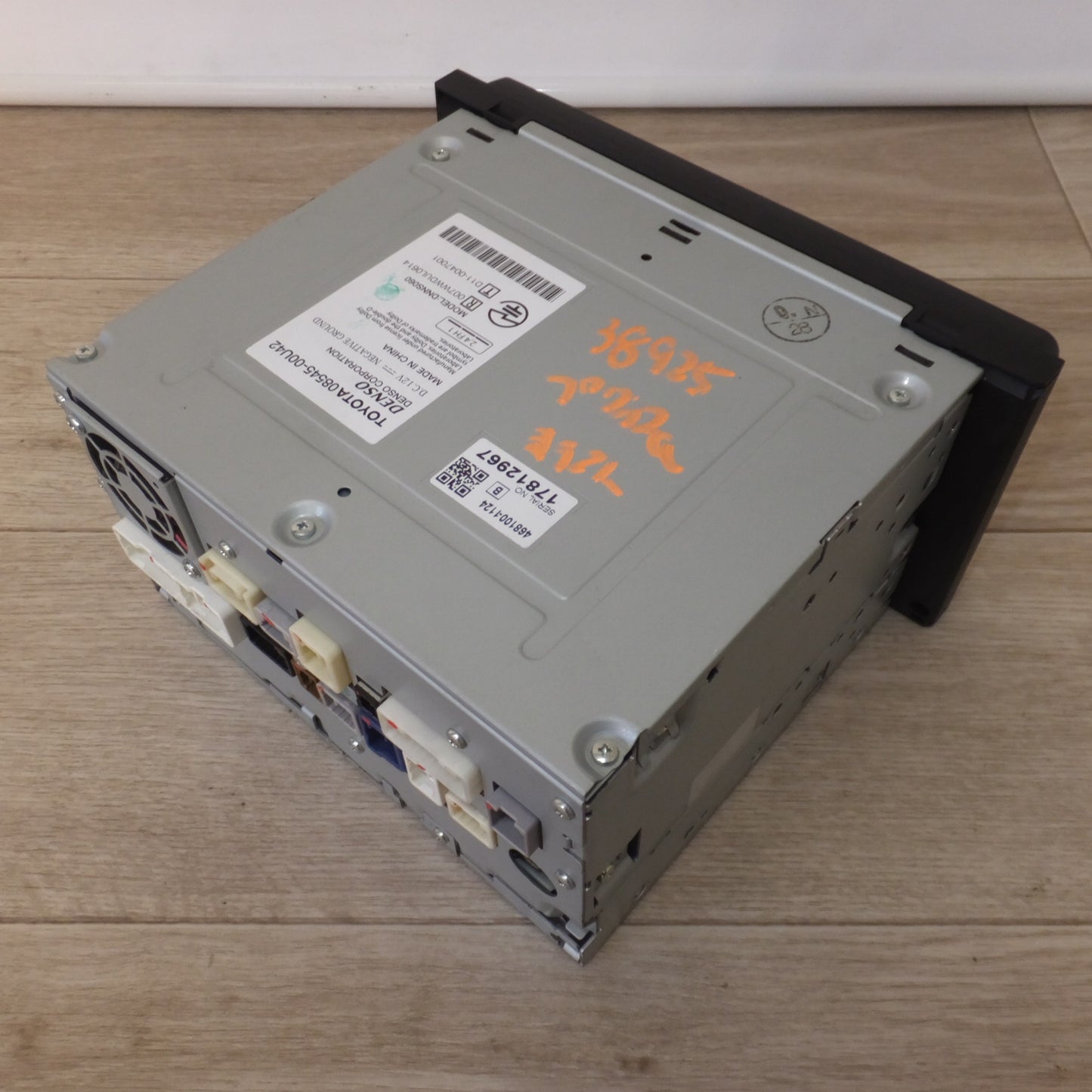 [送料無料] 現状品★デンソー製 トヨタ 純正 SDナビゲーション NSDD-W61 08545-00U42 セキュリティロック(12)★