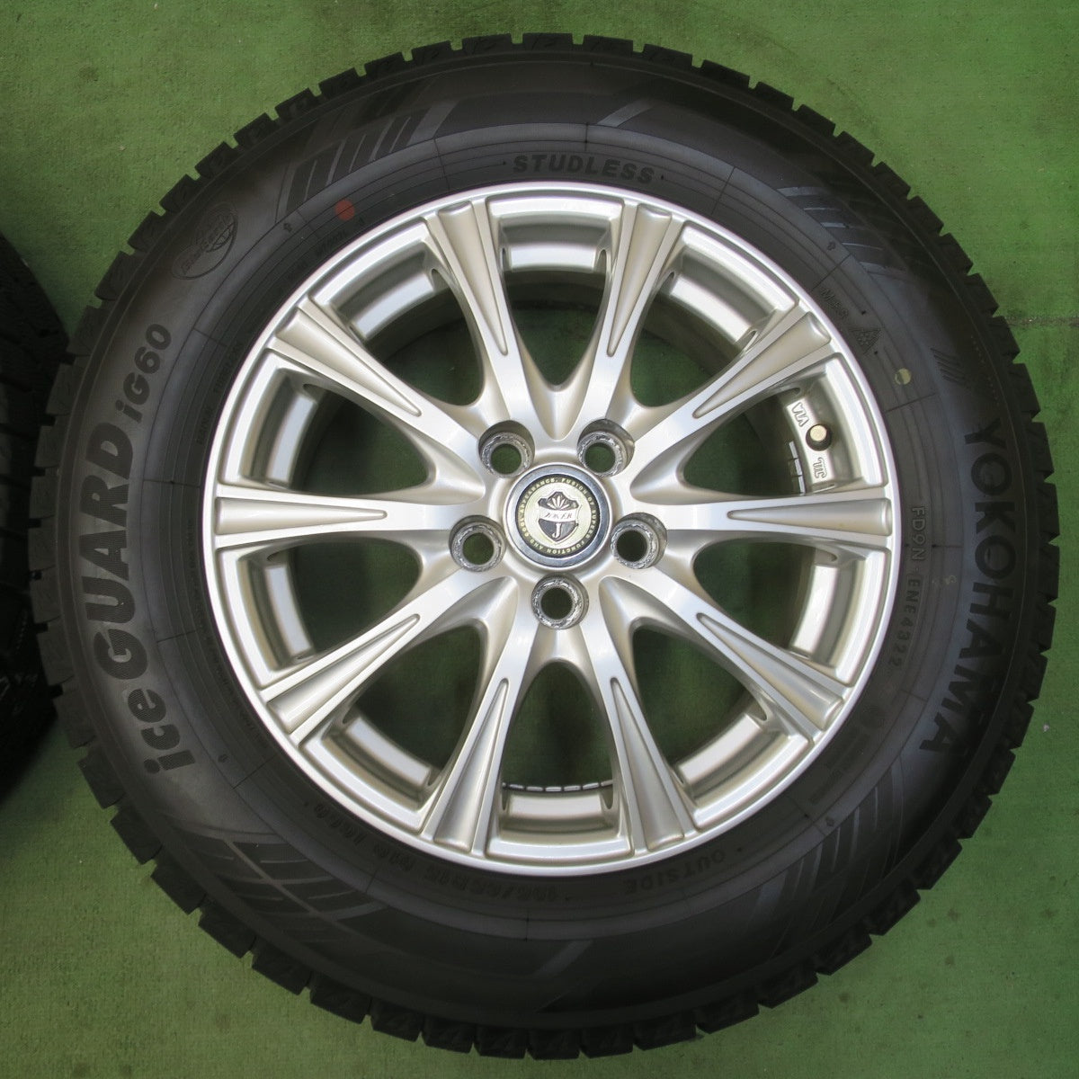 バリ溝！22年！キレイ！9.5分★プリウス 等 195/65R15 スタッドレス ヨコハマ アイスガード iG60 JOKER ジョーカー 15インチ PCD100/5H★6022108イス