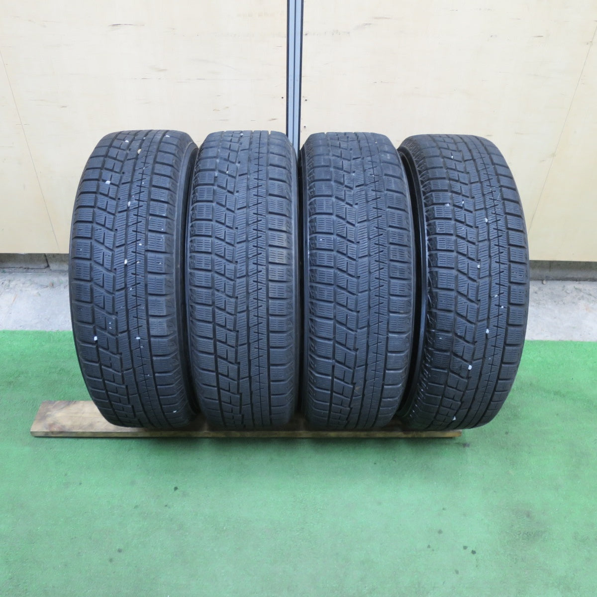 バリ溝！22年！キレイ！9.5分★アウディ A1 8X 純正 185/60R15 スタッドレス ヨコハマ アイスガード iG60 15インチ PCD100/5H★6022002TTス