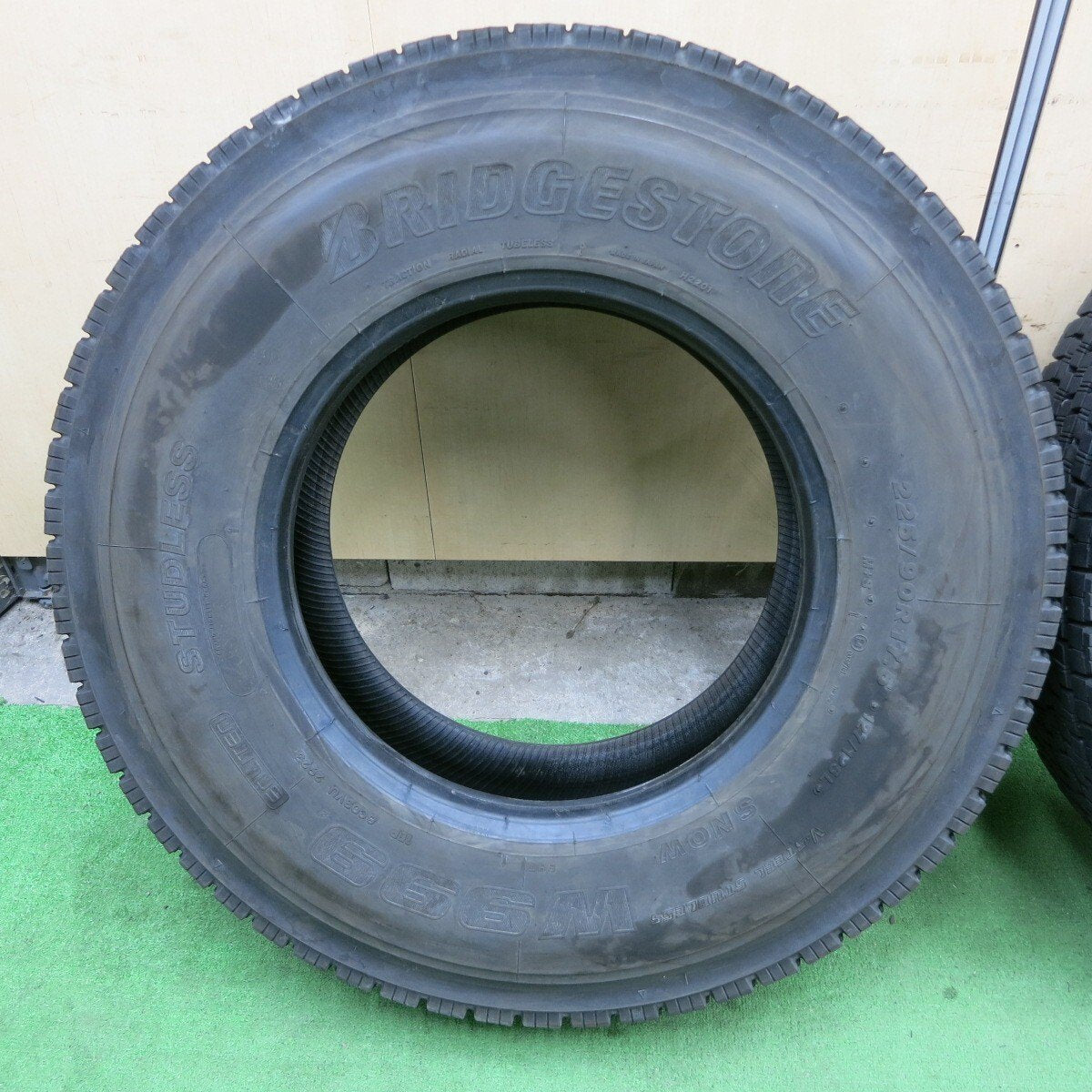 2本価格！23年★トラック タイヤ 225/90R17.5 127/125L スタッドレス ブリヂストン W999 17.5インチ★5031906ナスタ