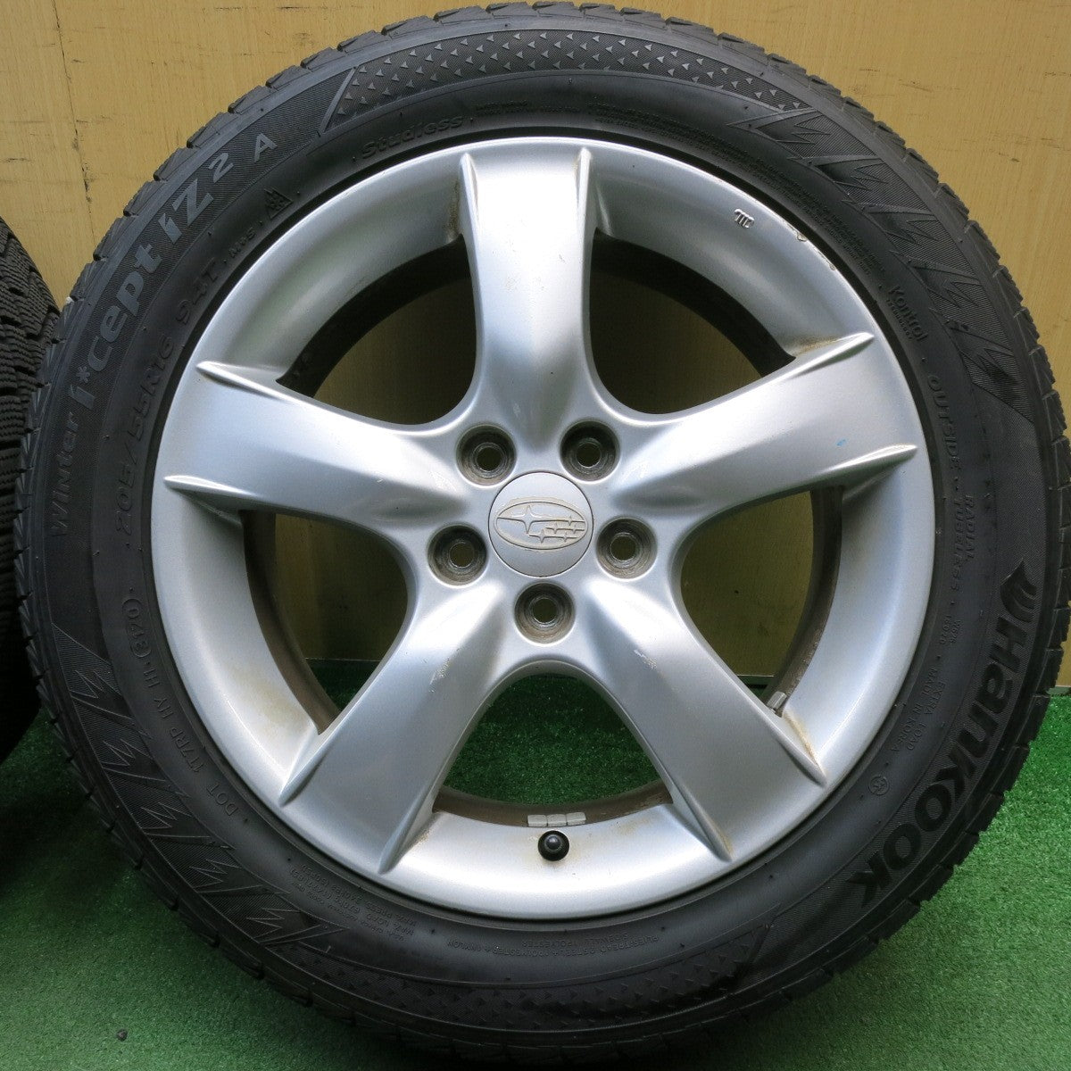 バリ溝！9.5分★スバル レガシィ 純正 205/55R16 スタッドレス ハンコック ウインター アイセプト IZ2A 16インチ PCD100/5H★6032806HAス