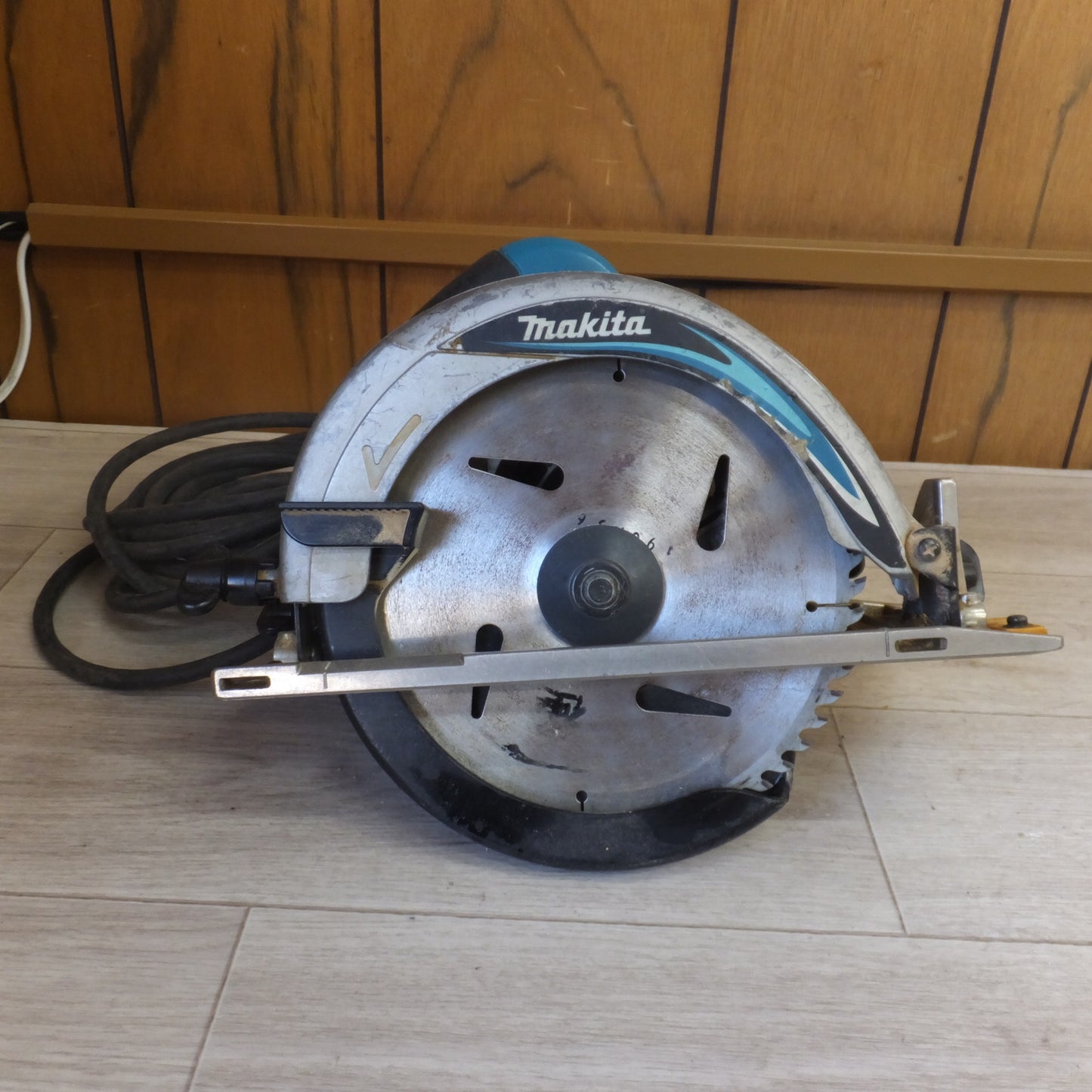 [送料無料] ★マキタ makita 190mm マルノコ 5835BA　180～190mm　100V 11A 50-60Hz 1050W　木工用 超硬丸ノコ★