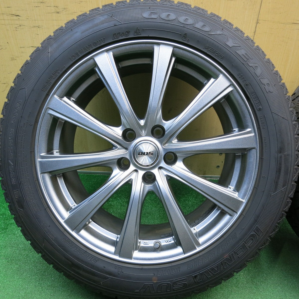 バリ溝！キレイ！9.5分★スタッドレス 235/55R18 グッドイヤー アイスナビ SUV D.O.S. DOS 社外 アルミ 18インチ PCD114.3/5H★6012510HAス